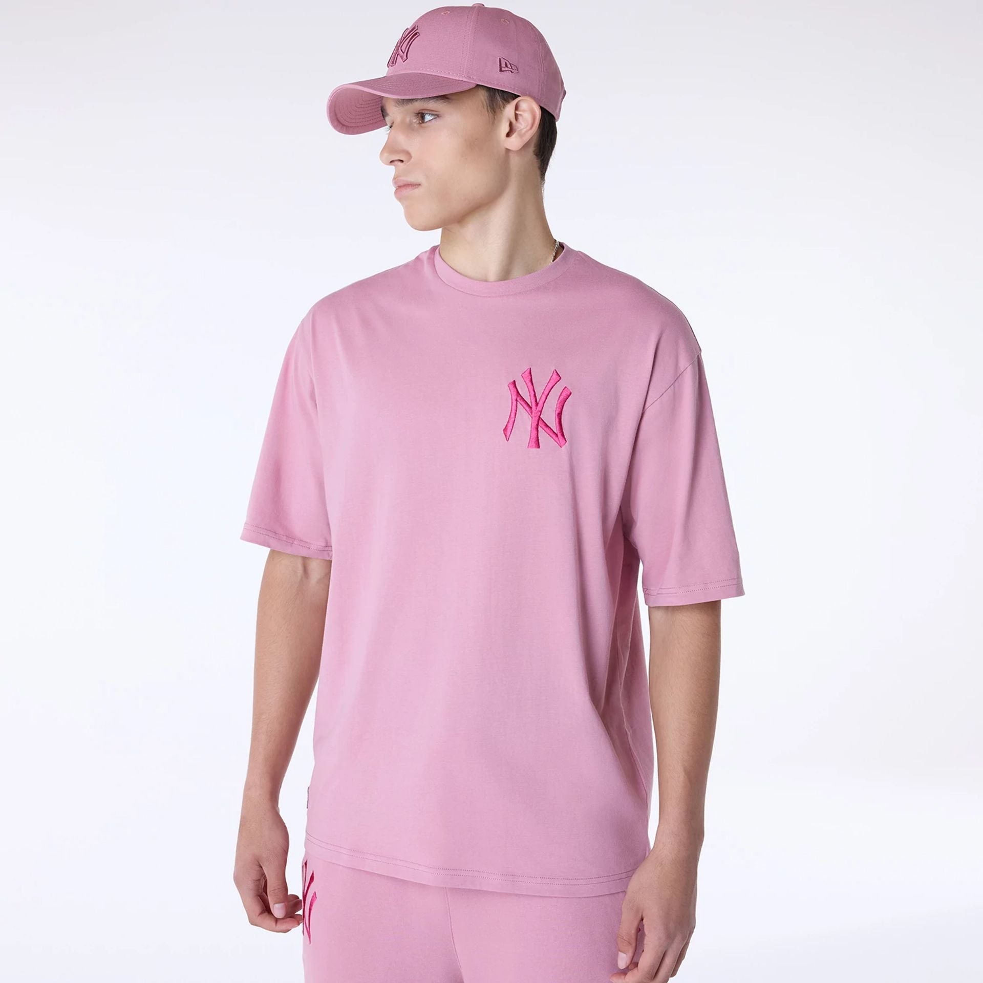 The Male model is wearing New York Yankees MLB League Essential Dark Pink Oversized T-Shirt 1