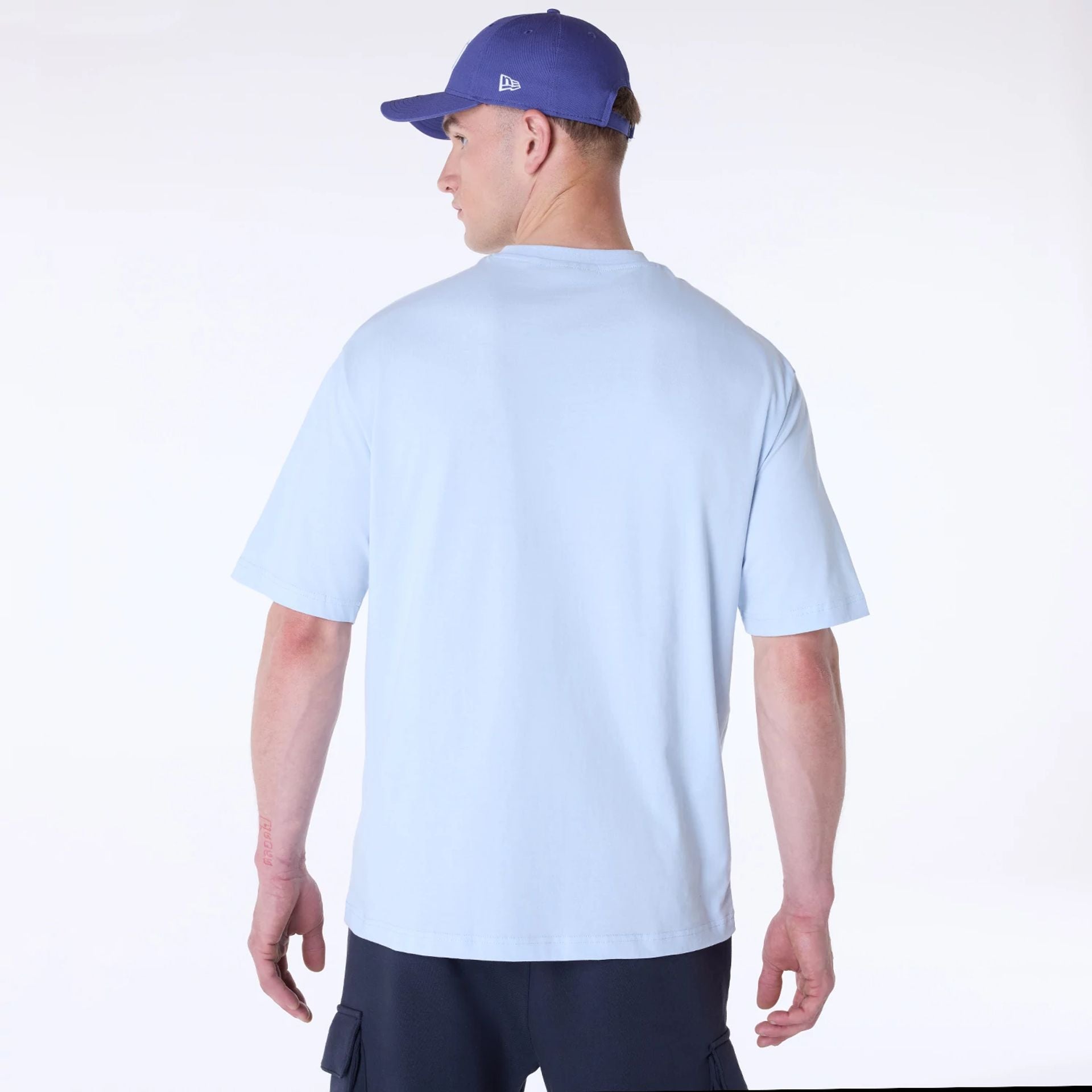 The Male model is wearing Detroit Tigers MLB League Essential Pastel Blue Oversized T-Shirt 2