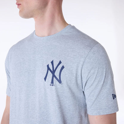 The Male model is wearing New York Yankees MLB Pennant Graphic Grey T-Shirt 3