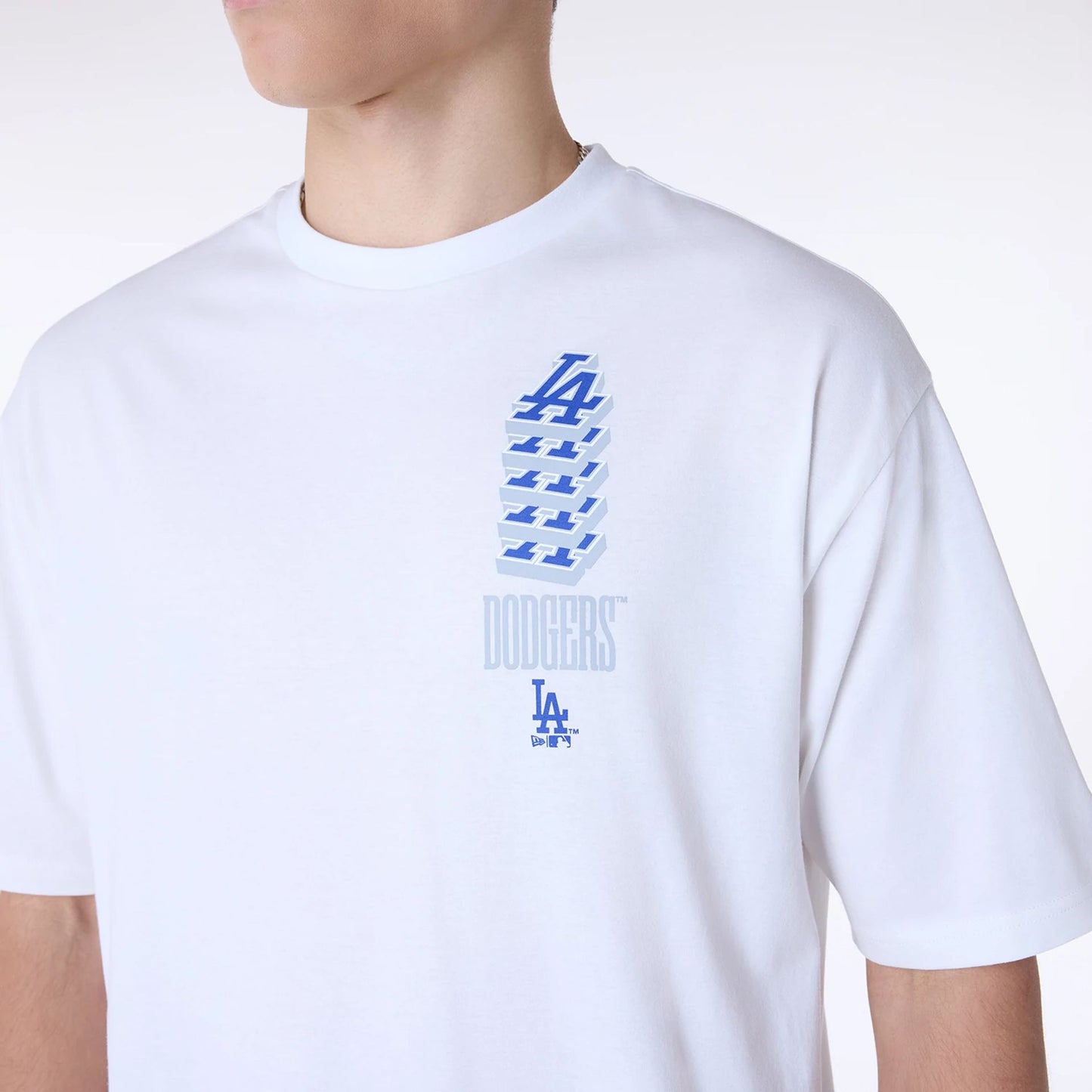 The Male model is wearing LA Dodgers MLB Wordmark White Oversized T-Shirt 5