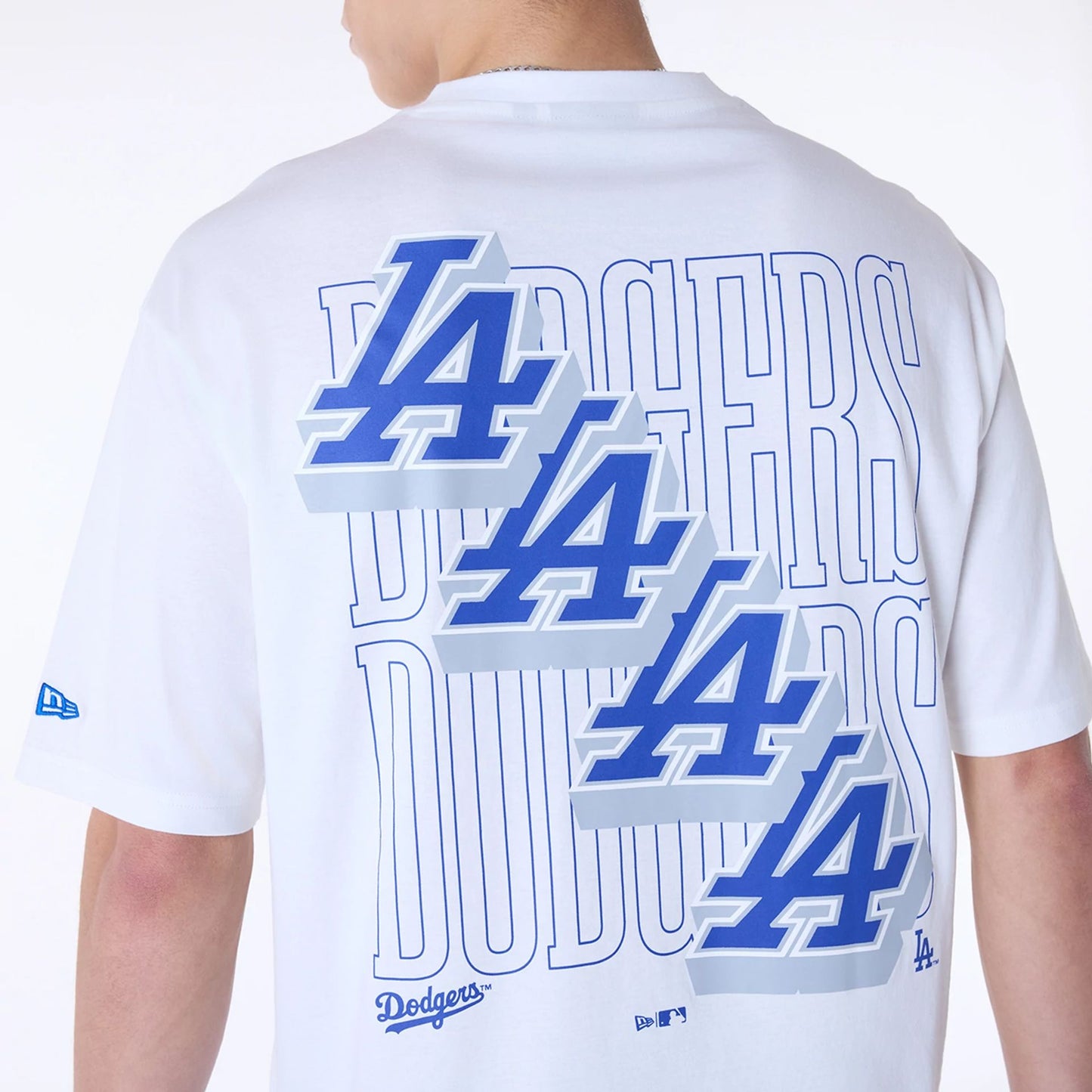 The Male model is wearing LA Dodgers MLB Wordmark White Oversized T-Shirt 4