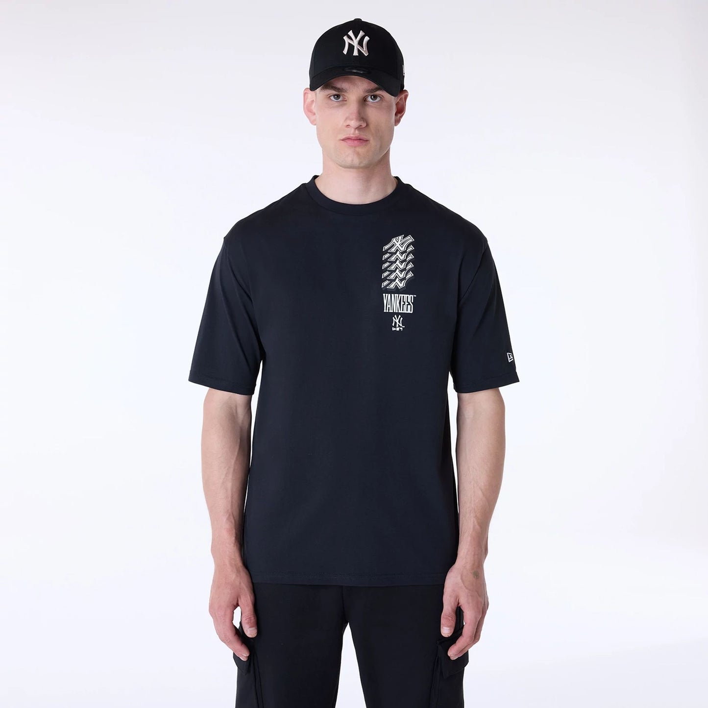 The Male model is wearing New York Yankees MLB Wordmark Black Oversized T-Shirt 1