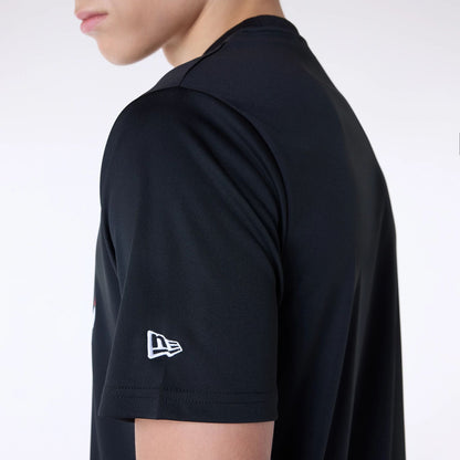 The Male model is wearing Chicago Bulls NBA Essentials Black T-Shirt 6