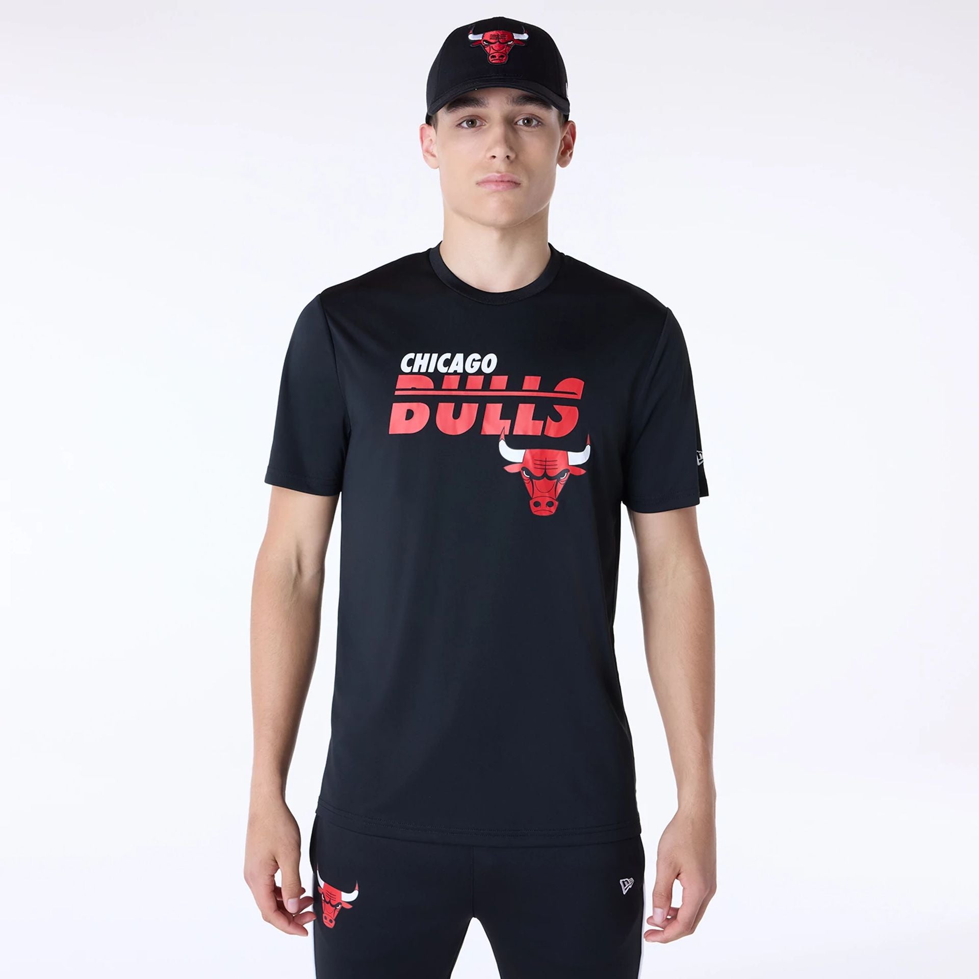 The Male model is wearing Chicago Bulls NBA Essentials Black T-Shirt 1