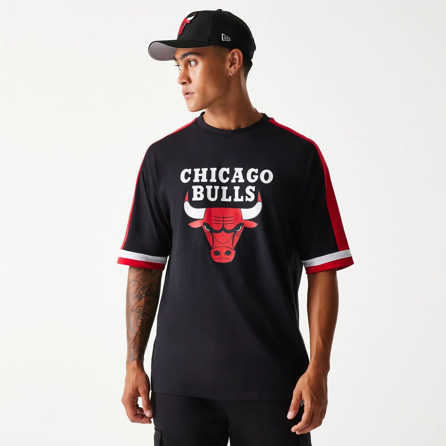 The Male model is wearing Chicago Bulls NBA Panel Black Oversized T-Shirt 1