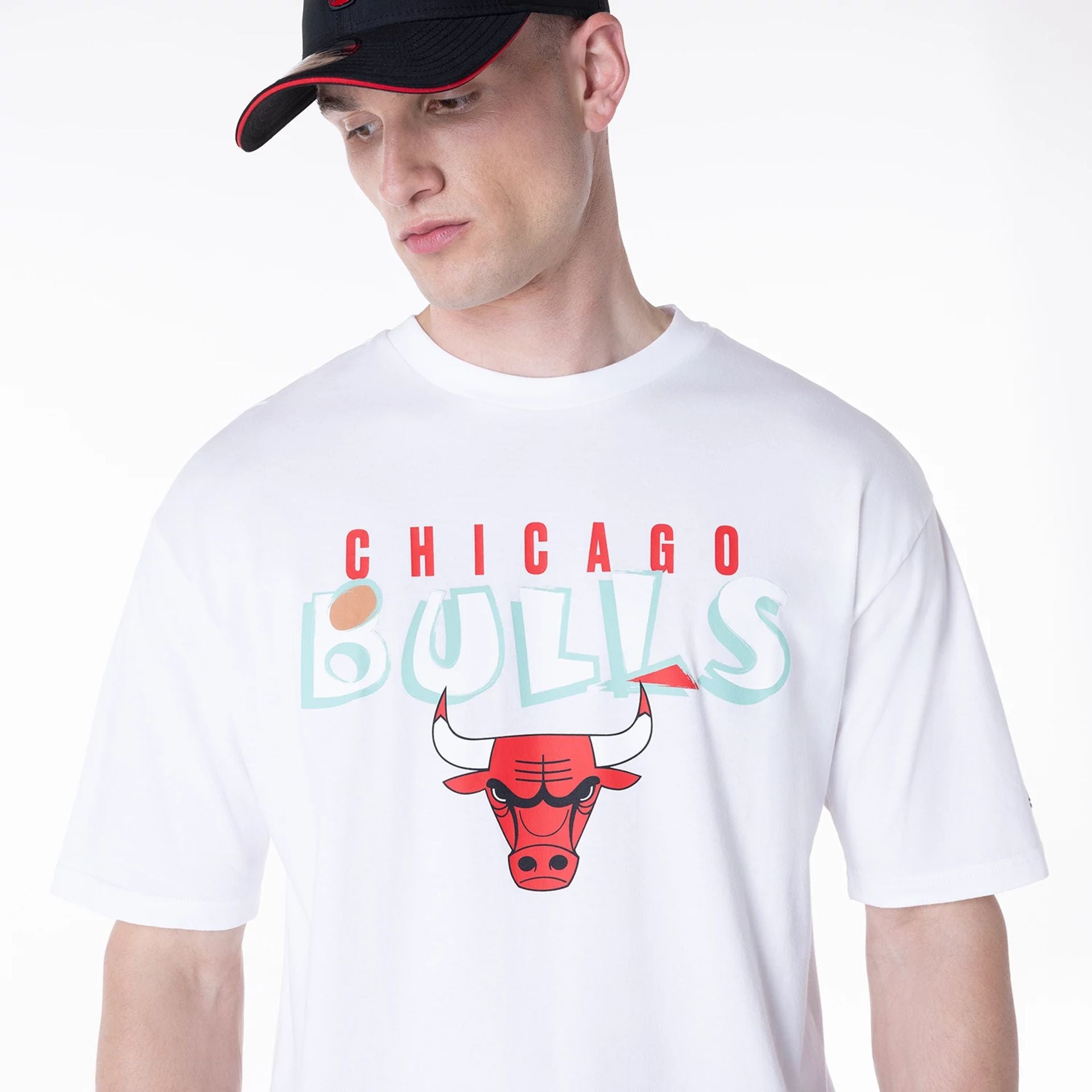 The Male model is wearing Chicago Bulls NBA Graphic White Oversized T-Shirt 3