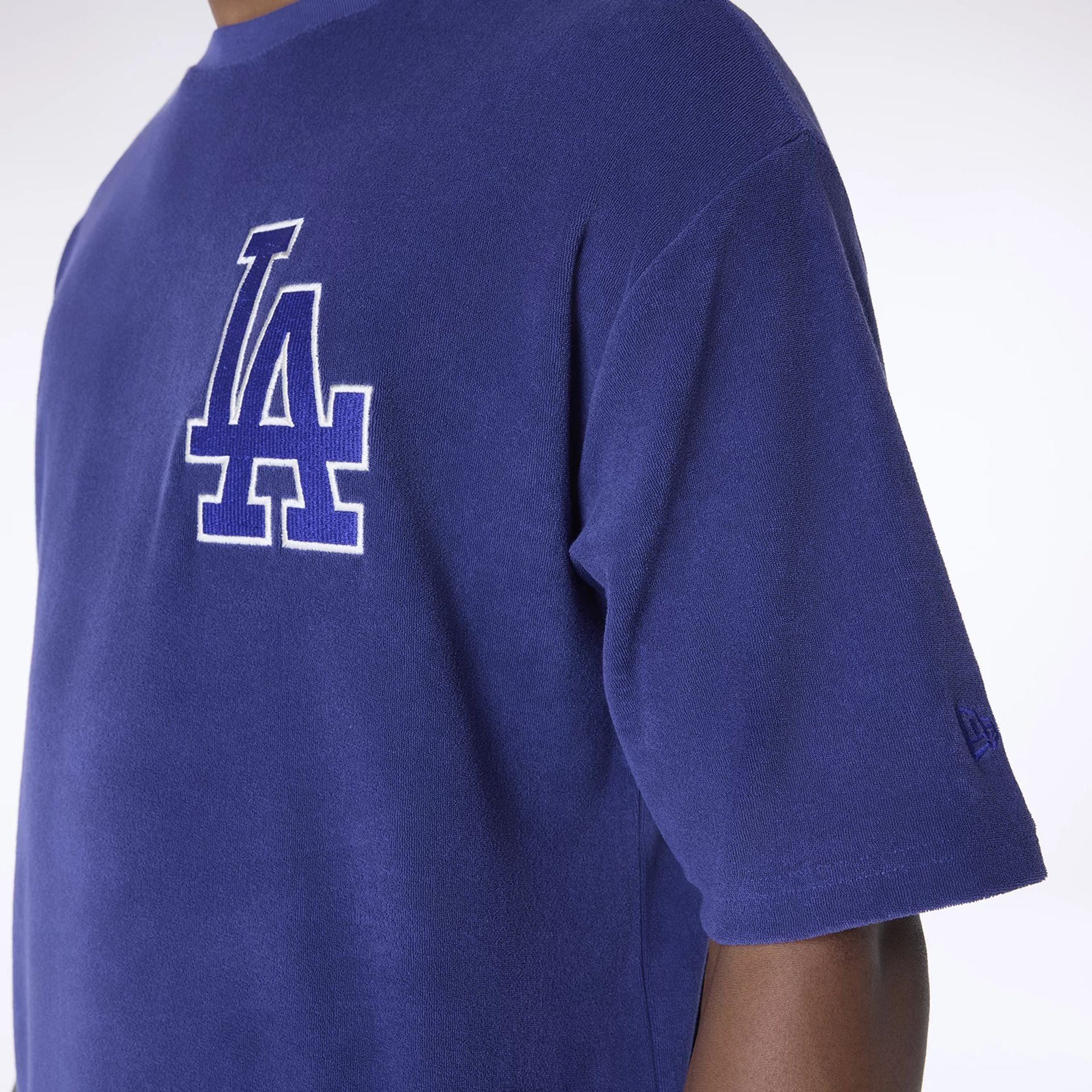 The Male model is wearing LA Dodgers MLB Towelling Dark Blue Oversized T-Shirt 5