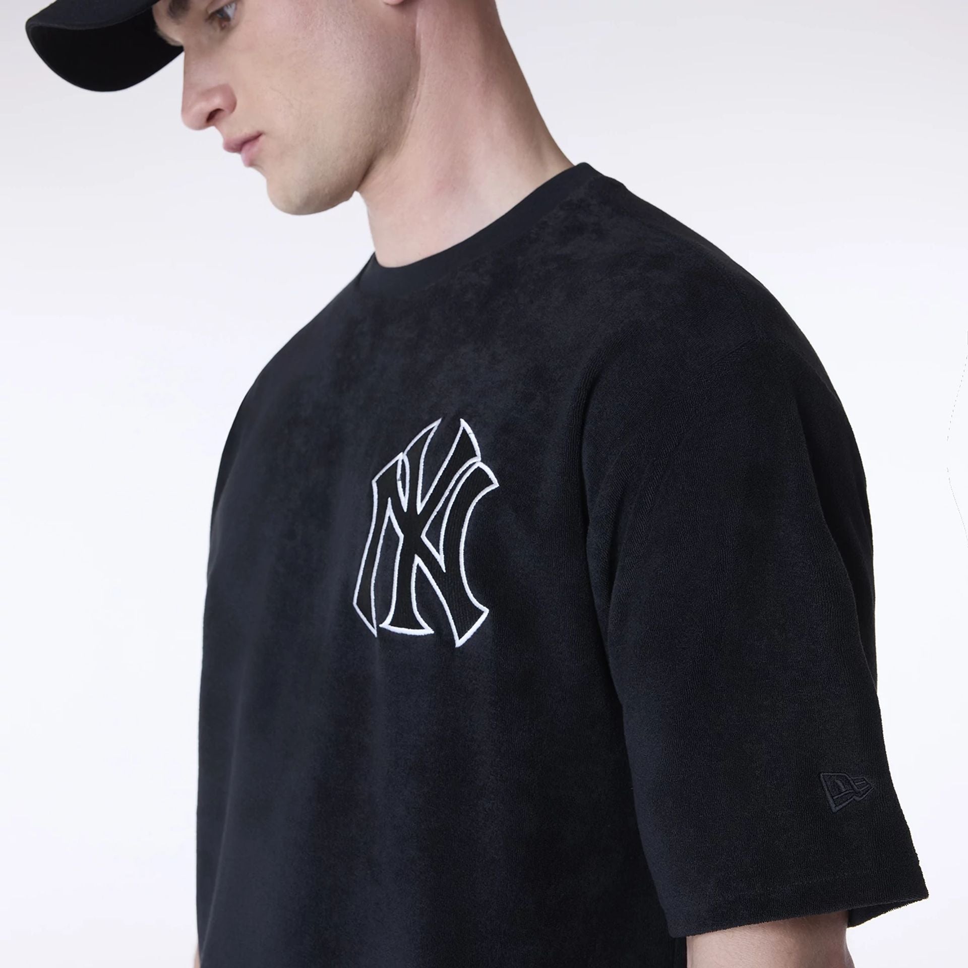 The Male model is wearing New York Yankees MLB Towelling Black Oversized T-Shirt 3