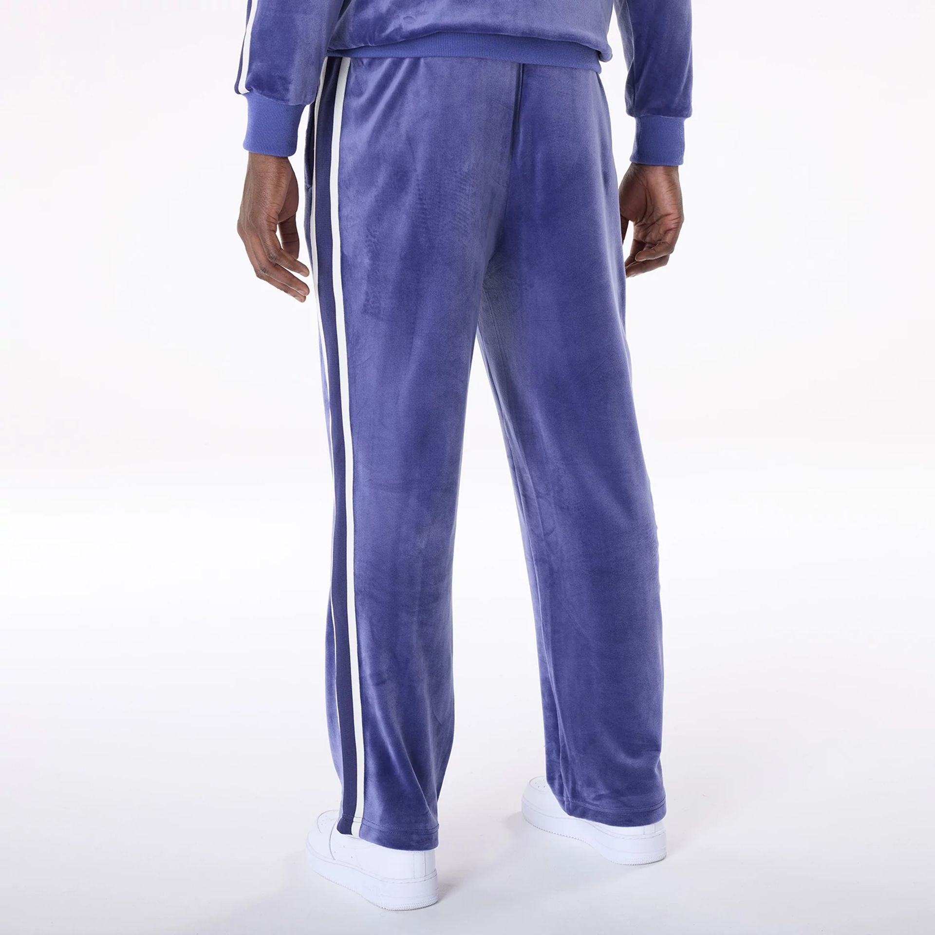 The Male model is wearing LA Dodgers MLB Velour Dark Blue Joggers 2