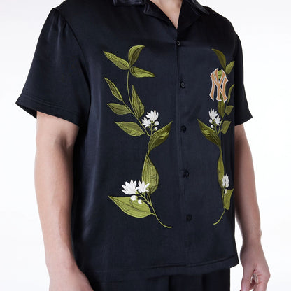 The Male model is wearing New York Yankees Floral Revere Black Short Sleeve Shirt 8