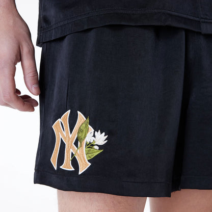 The Male model is wearing New York Yankees MLB Woven Black Shorts 3