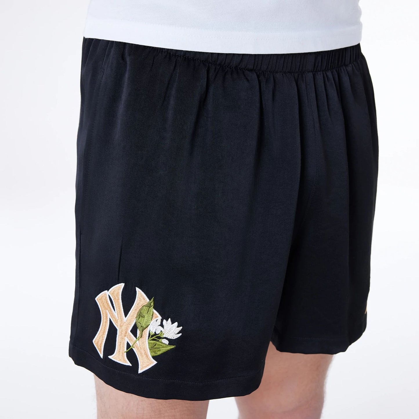 The Male model is wearing New York Yankees MLB Woven Black Shorts 7