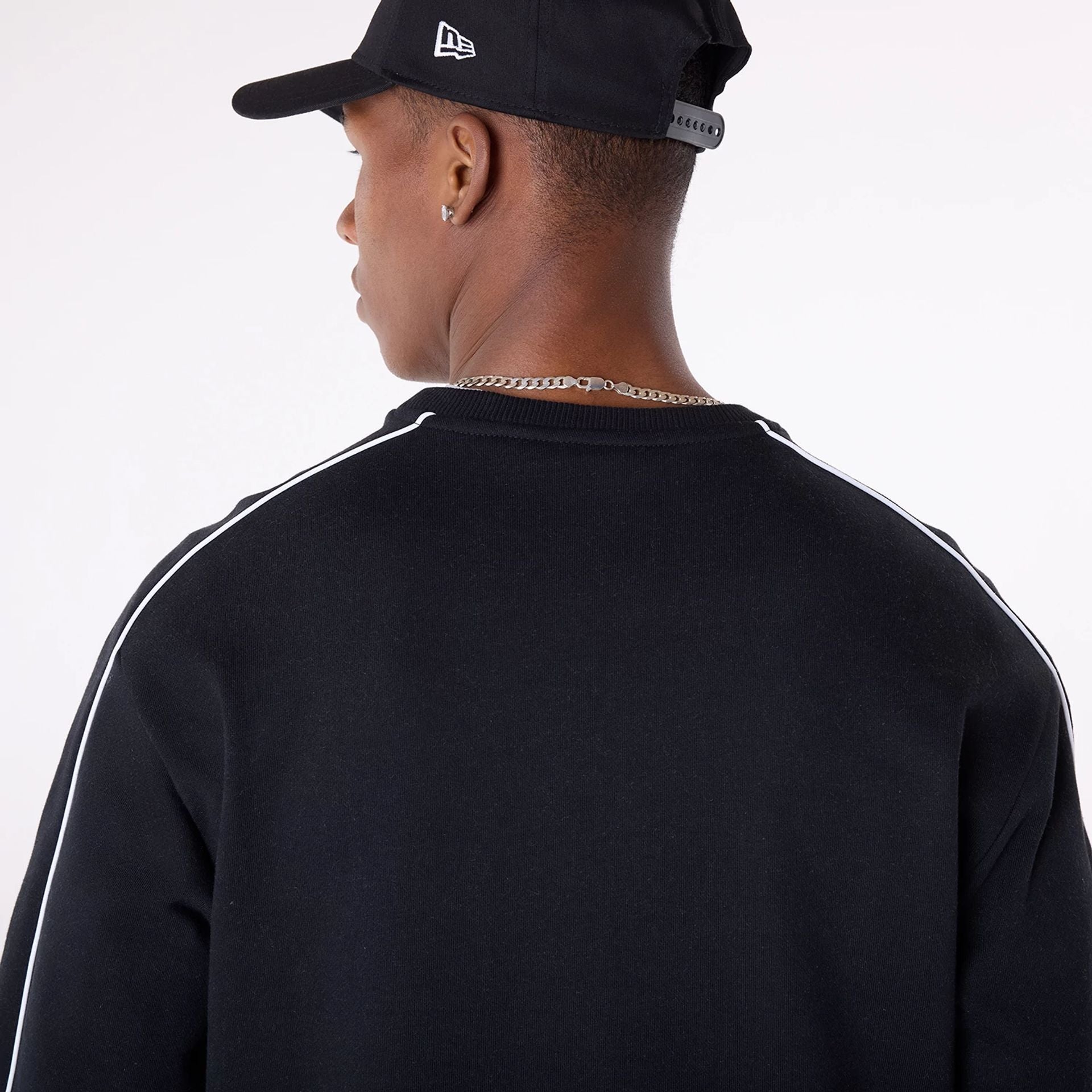 The Male model is wearing Las Vegas Raiders NFL Graphic Black Crew Neck Sweater 4