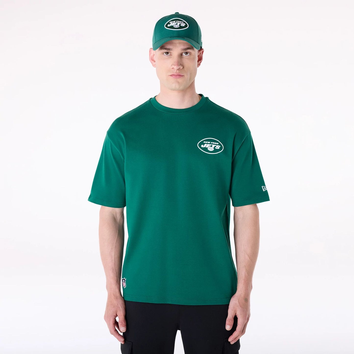 The Male model is wearing New York Jets NFL Graphic Green T-Shirt 1