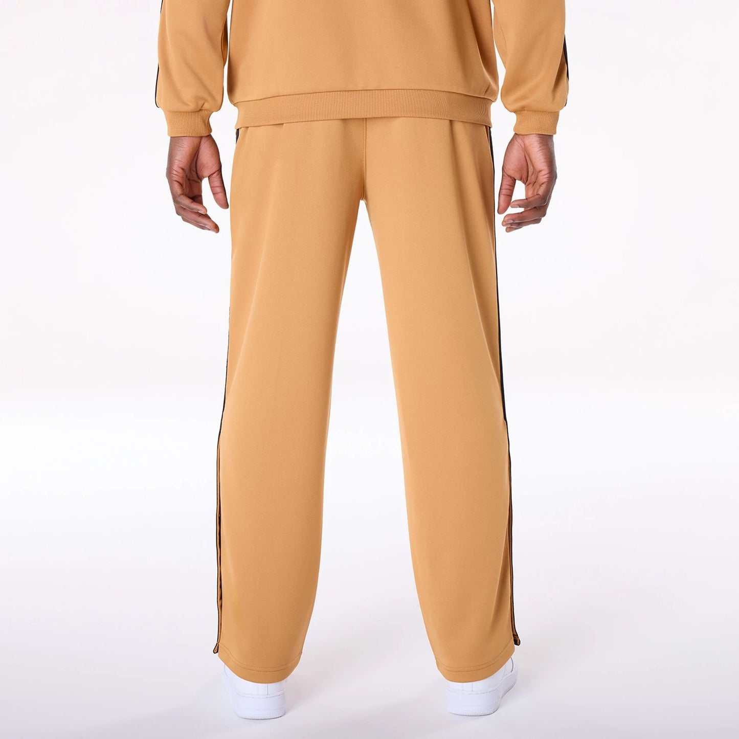 The Male model is wearing LA Lakers NBA Straight Dark Beige Joggers 2