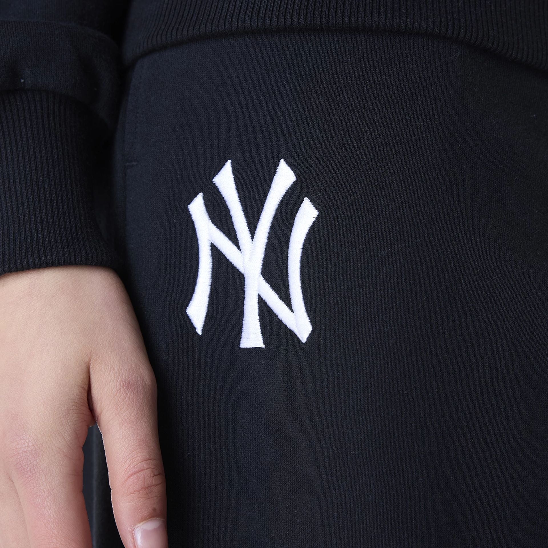 The Female model is wearing New York Yankees Womens MLB League Essential Black Fleece Joggers 5