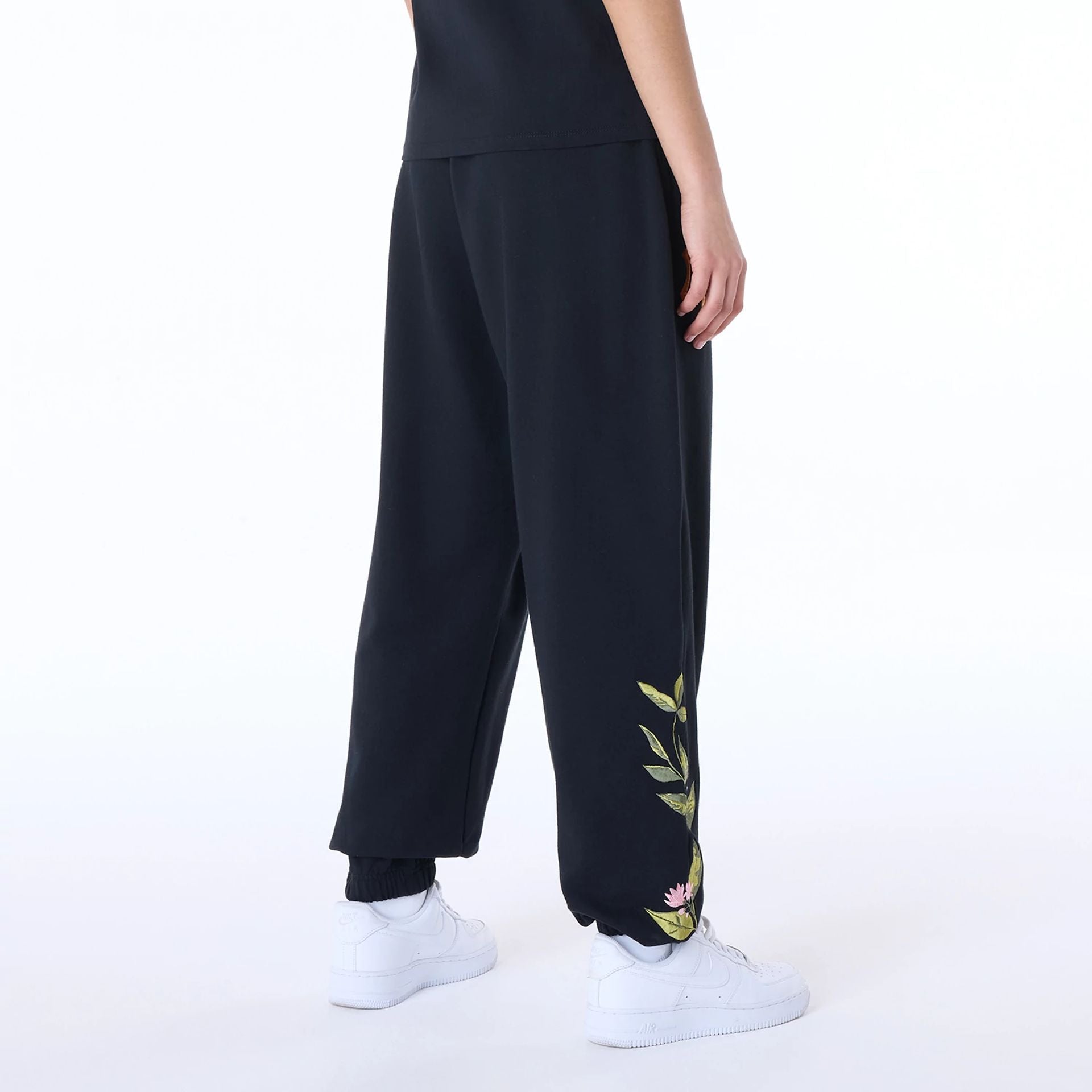 The Female model is wearing New York Yankees Womens MLB Floral Black Joggers 7