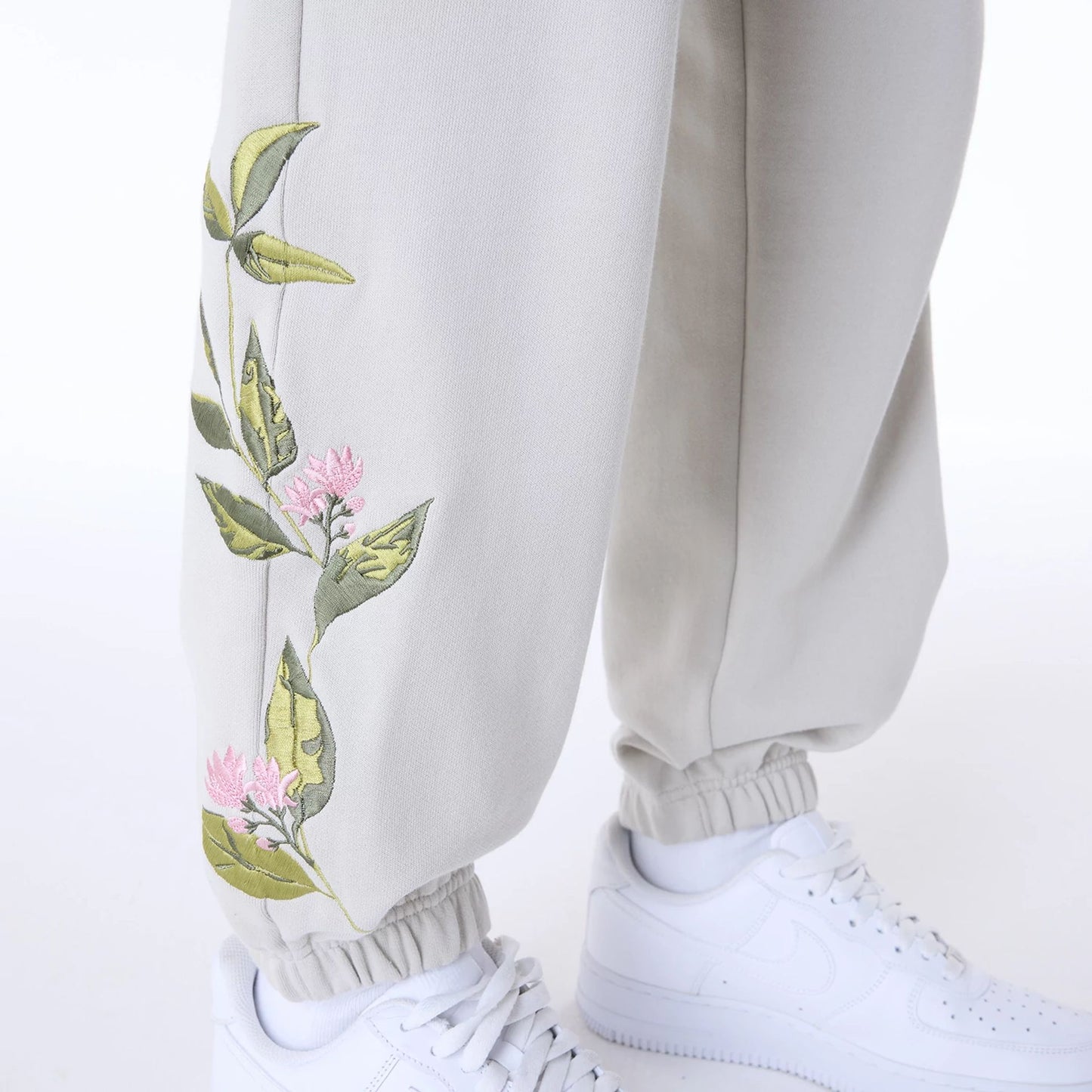 The Female model is wearing New York Yankees Womens MLB Floral Light Beige Joggers 2