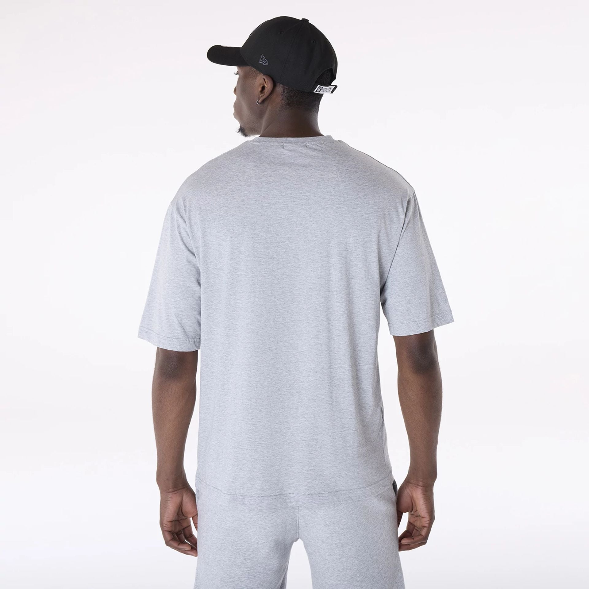 The Male model is wearing Brooklyn Nets NBA League Essential Grey Oversized T-Shirt 2