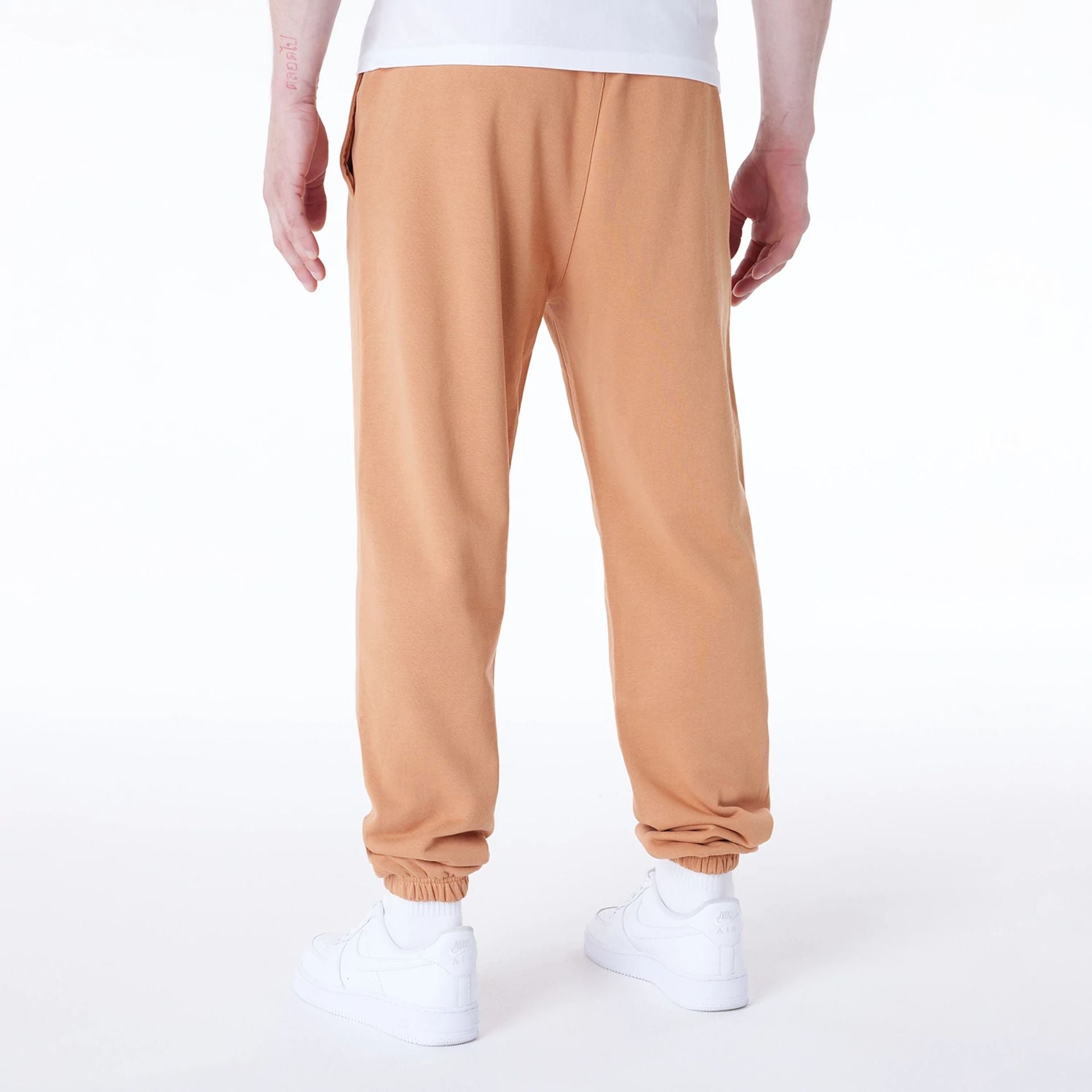 The Male model is wearing LA Lakers NBA League Essential Dark Beige Fleece Joggers 2