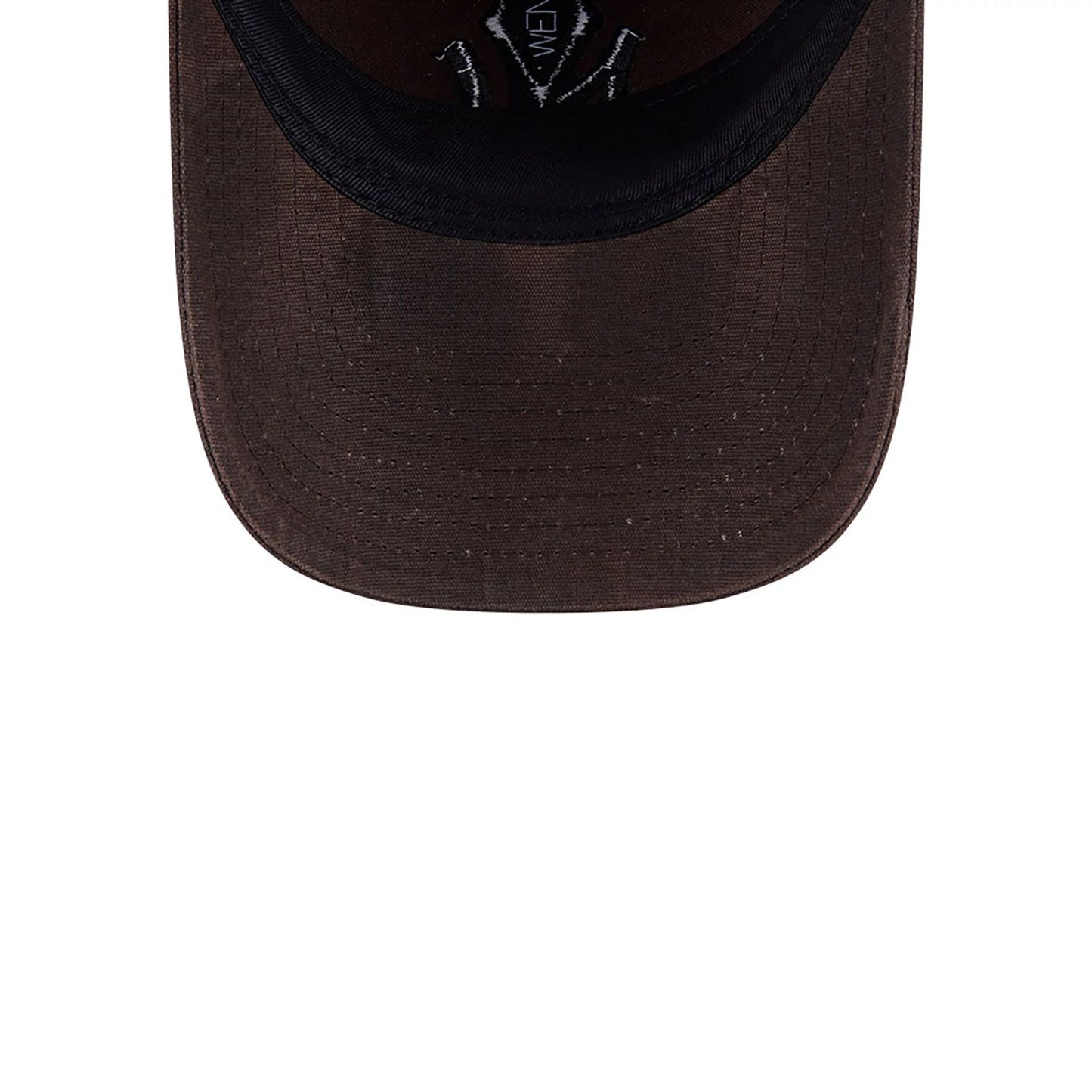 This is a New York Yankees Waxed Canvas Dark Brown 9TWENTY Adjustable Cap 4