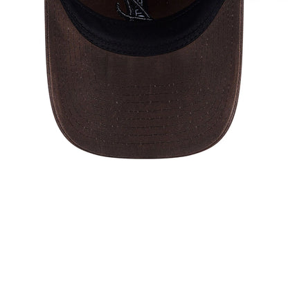 This is a Atlanta Braves Waxed Canvas Dark Brown 9TWENTY Adjustable Cap 4