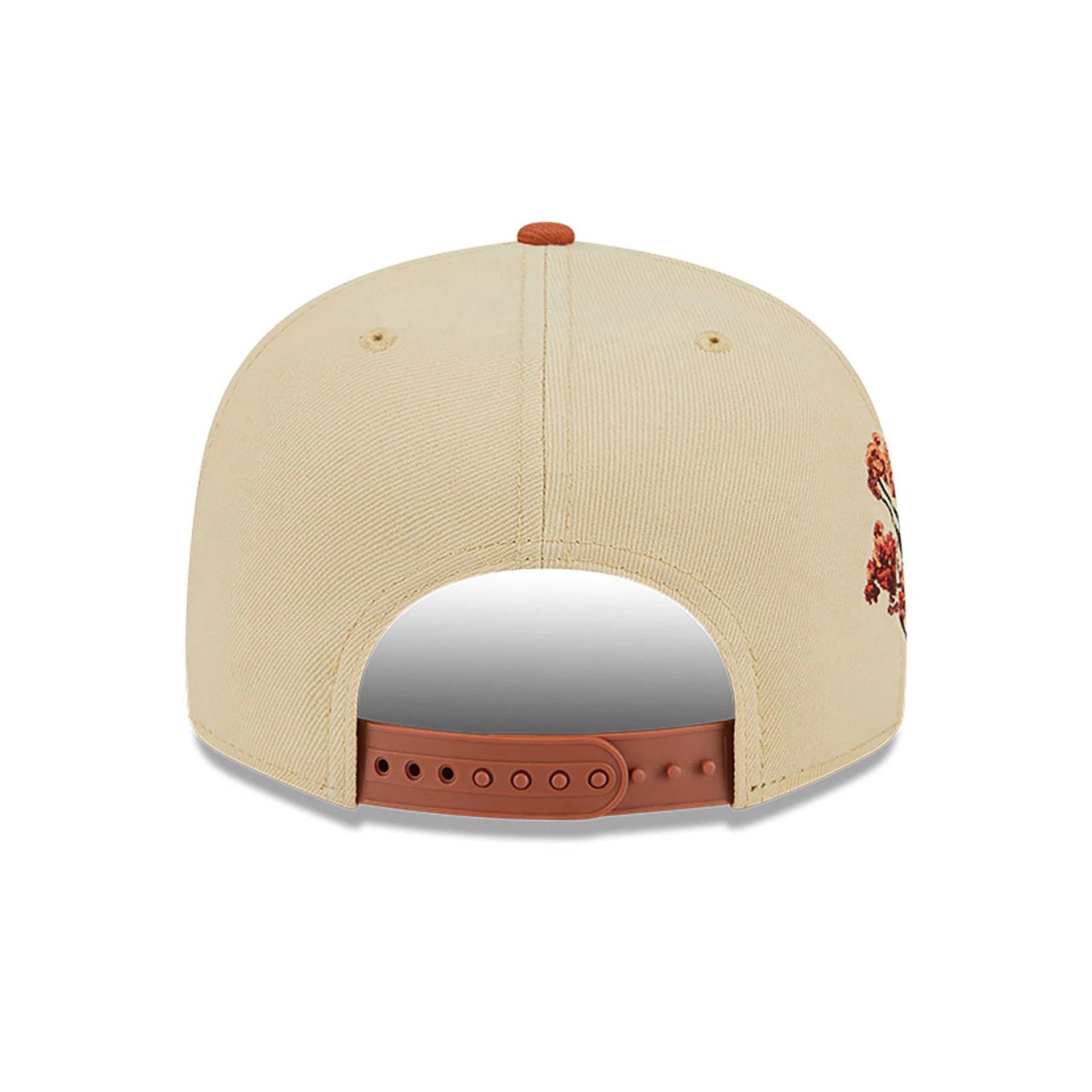 This is a Boston Red Sox Fall Landscape Light Beige 9FIFTY Snapback Cap 5