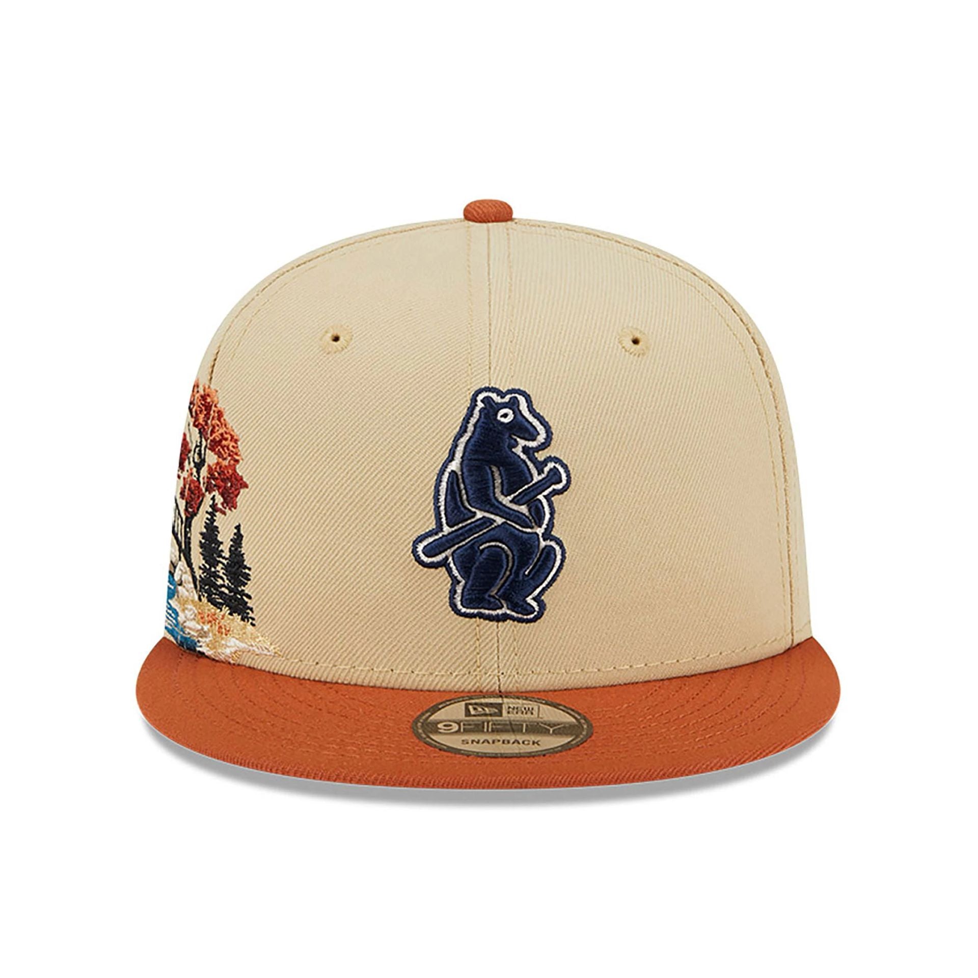 This is a Chicago Cubs Fall Landscape Light Beige 9FIFTY Snapback Cap 3