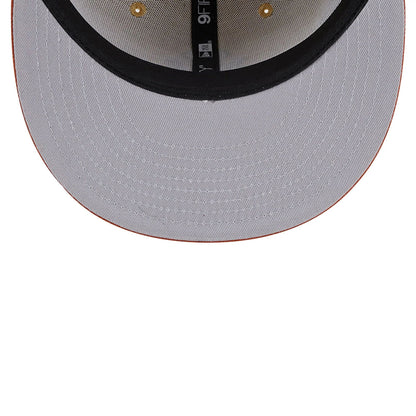 This is a New York Yankees Fall Landscape Light Beige 9FIFTY Snapback Cap 2