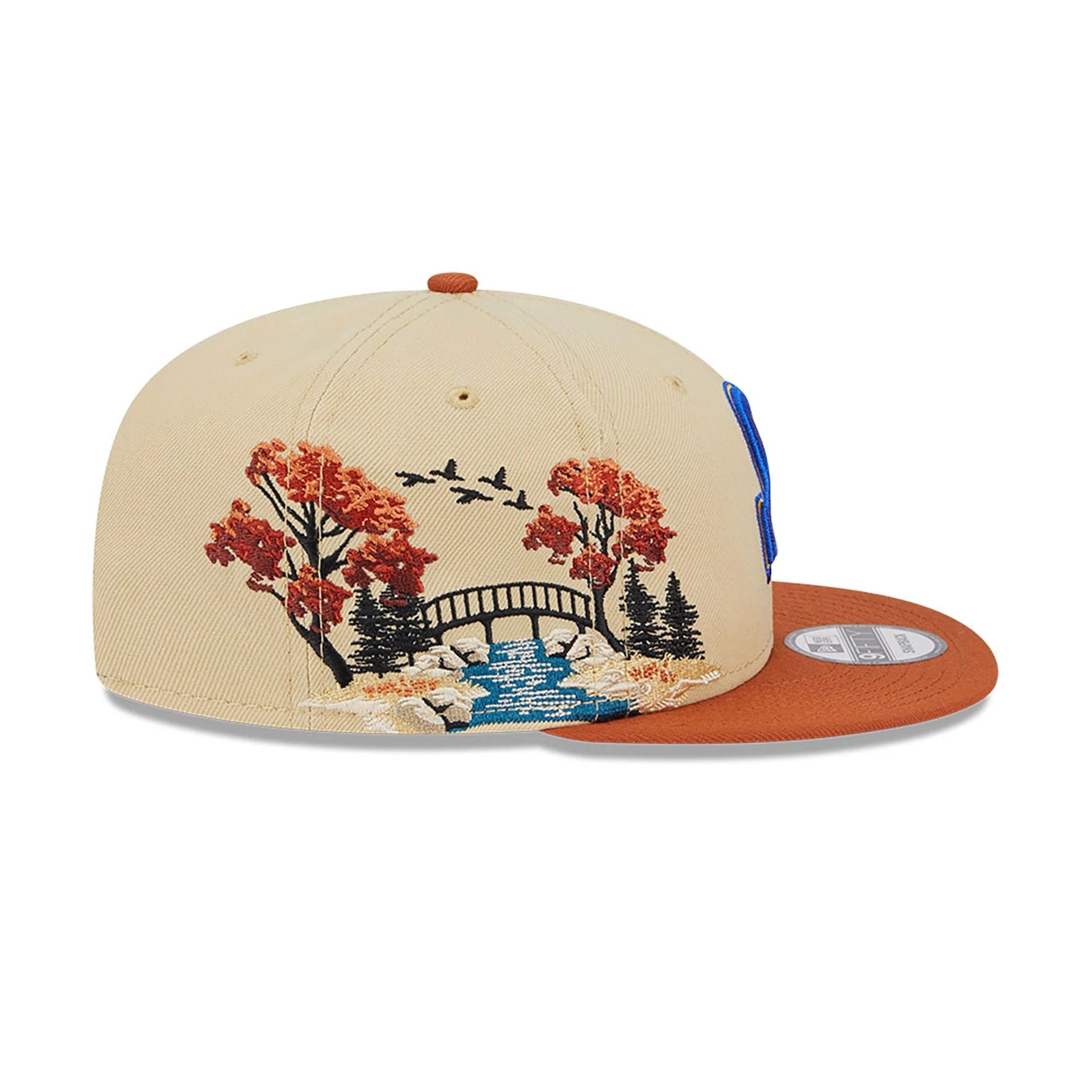 This is a Seattle Mariners Fall Landscape Light Beige 9FIFTY Snapback Cap 6