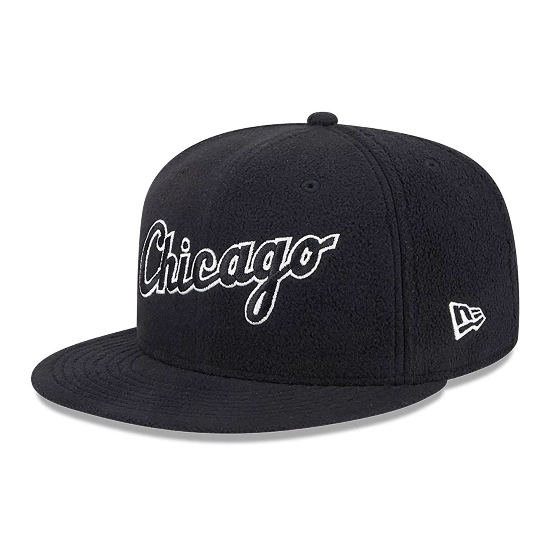 This is a Chicago White Sox Fleece Black 59FIFTY Fitted Cap 1