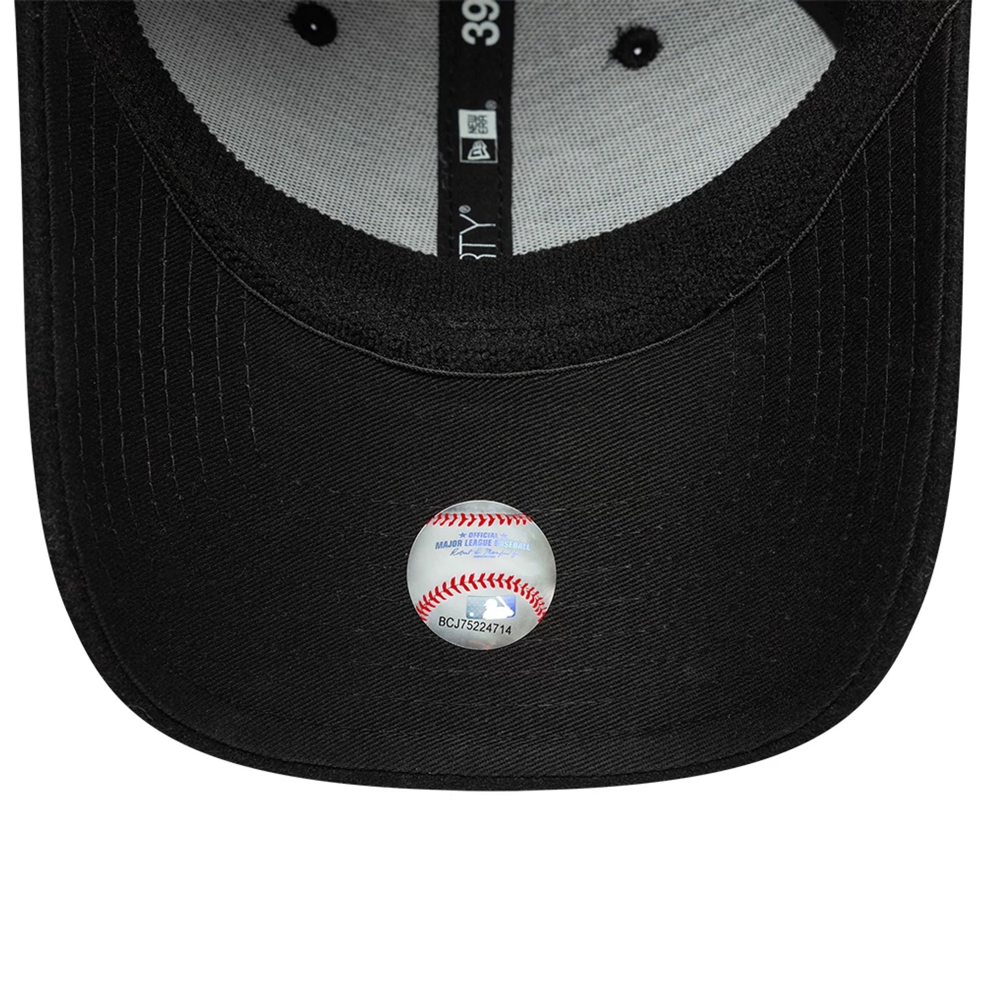 This is a Boston Red Sox Melton Wool Black 39THIRTY Stretch-Fit Cap 5