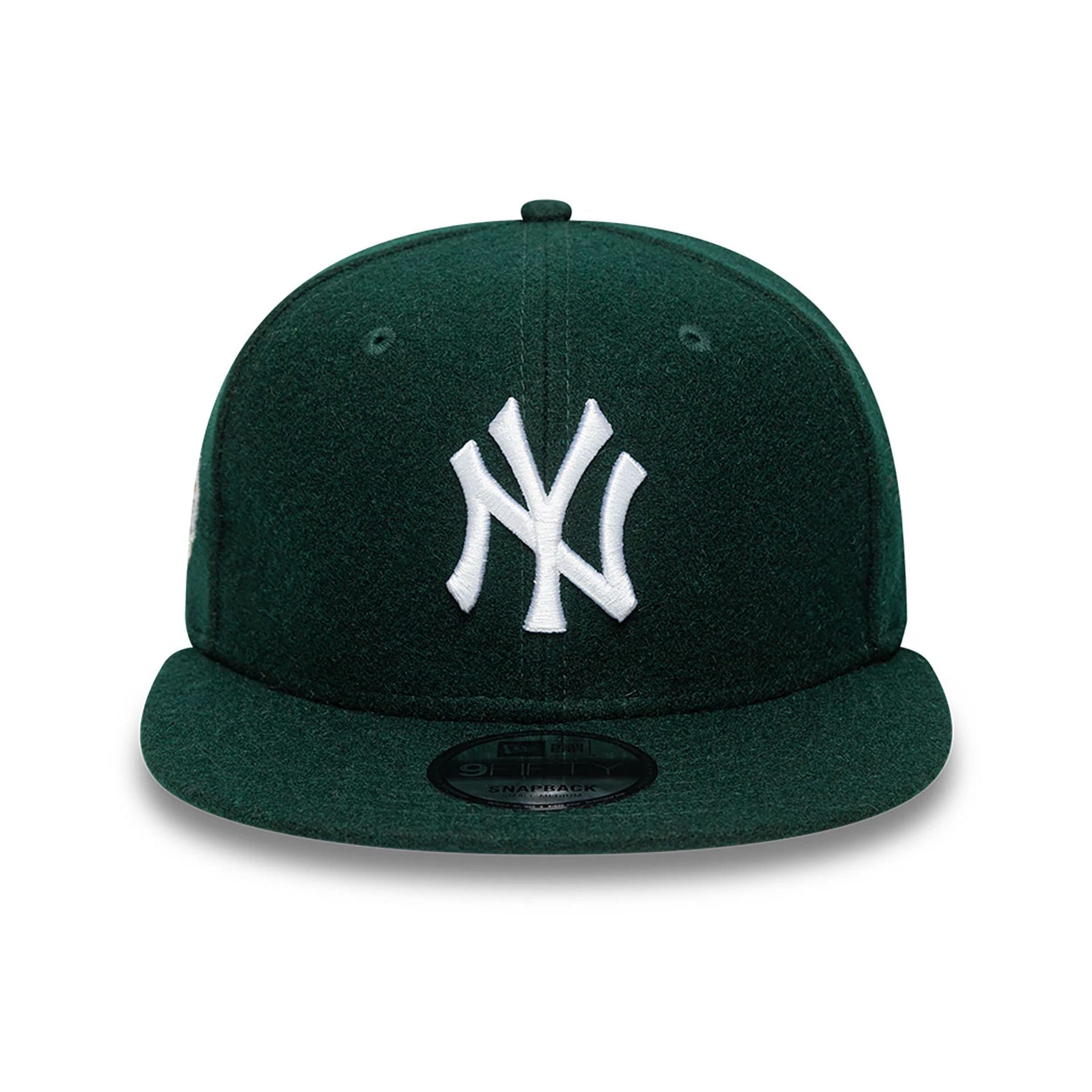 This is a New York Yankees Melton Patch Dark Green 9FIFTY Snapback Adjustable Cap 2