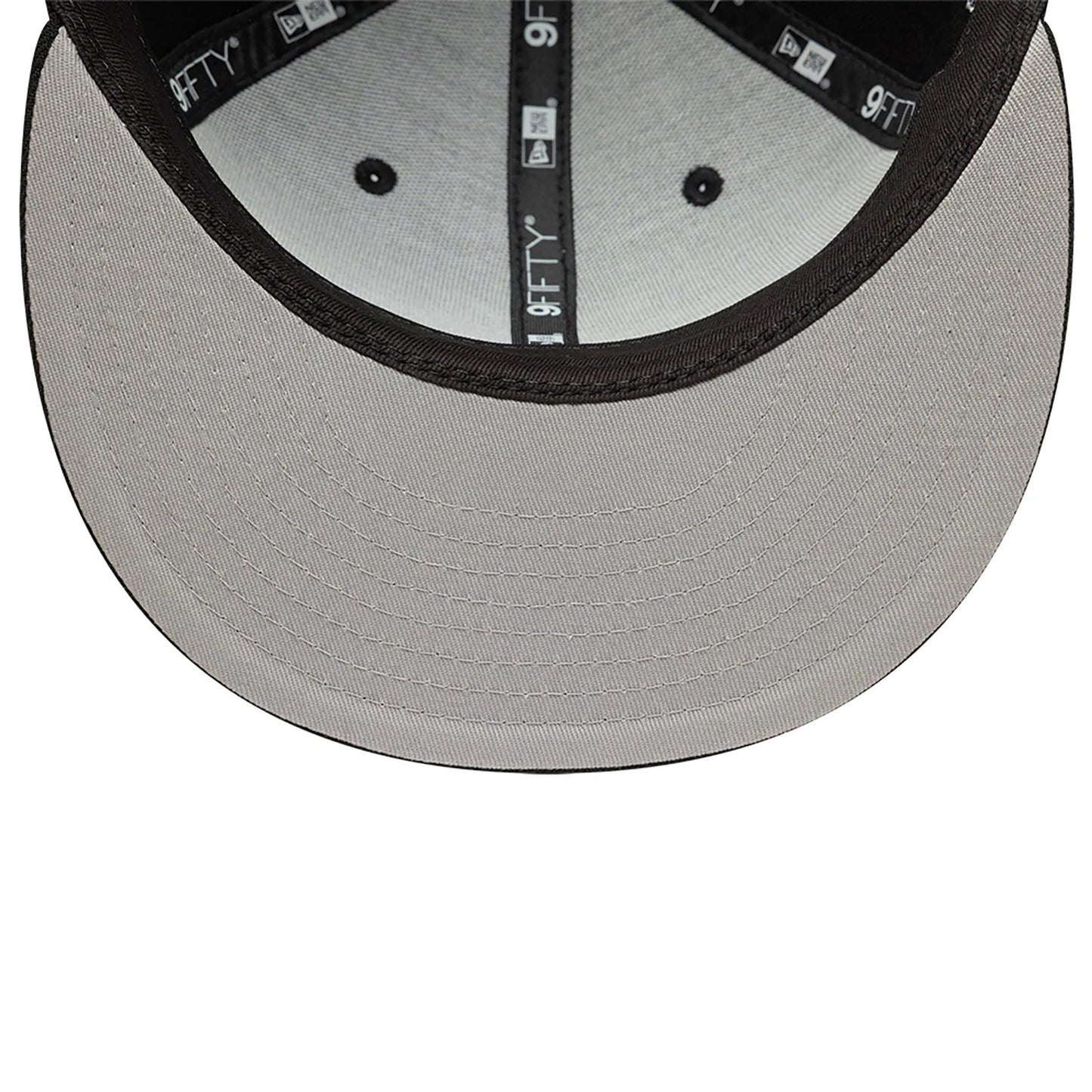 This is a Daily Paper x New Era London 9FIFTY Snapback Cap 2