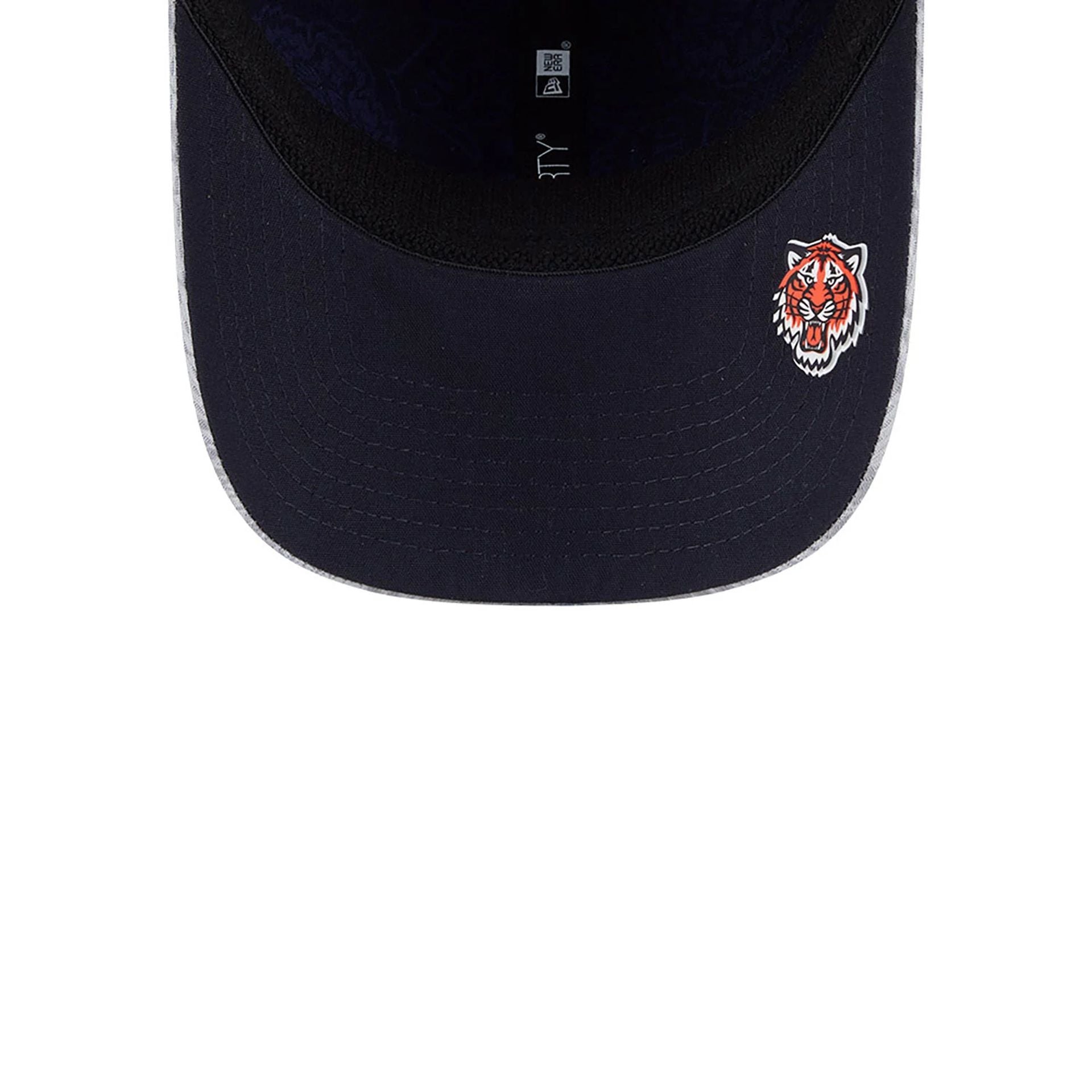 This is a Detroit Tigers Club House Grey 39THIRTY Stretch Fit Cap 2