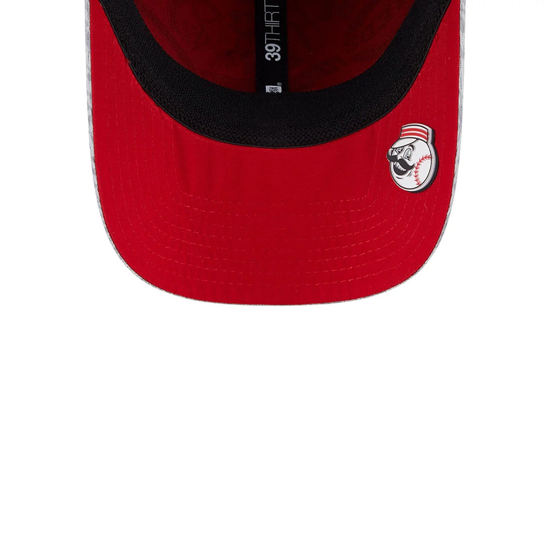 This is a Cincinnati Reds Club House Grey 39THIRTY Stretch Fit Cap 2