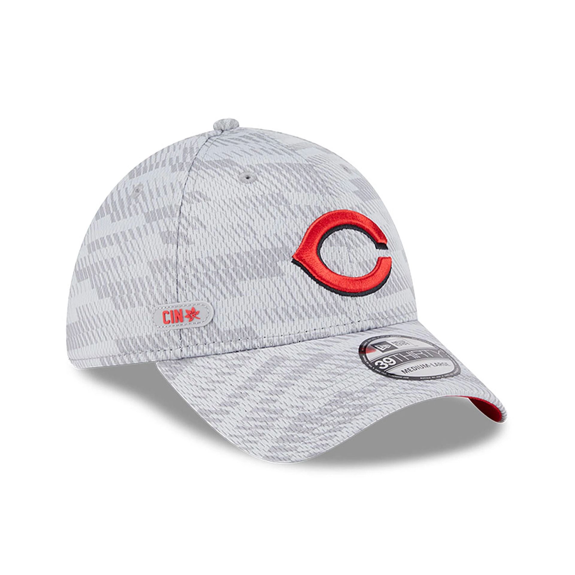 This is a Cincinnati Reds Club House Grey 39THIRTY Stretch Fit Cap 1