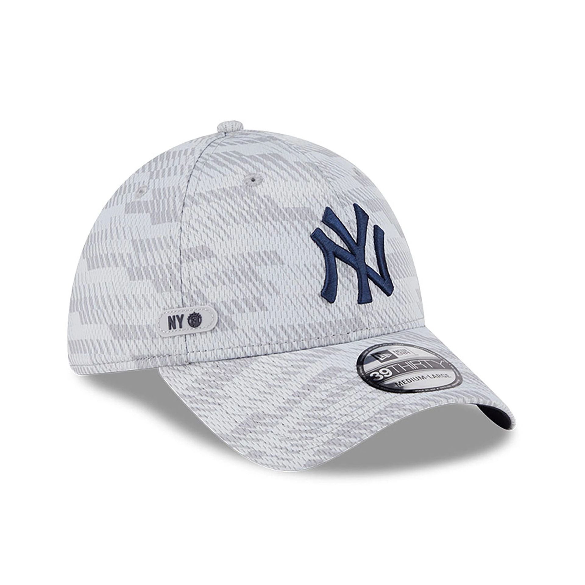 This is a New York Yankees Club House Grey 39THIRTY Stretch Fit Cap 1