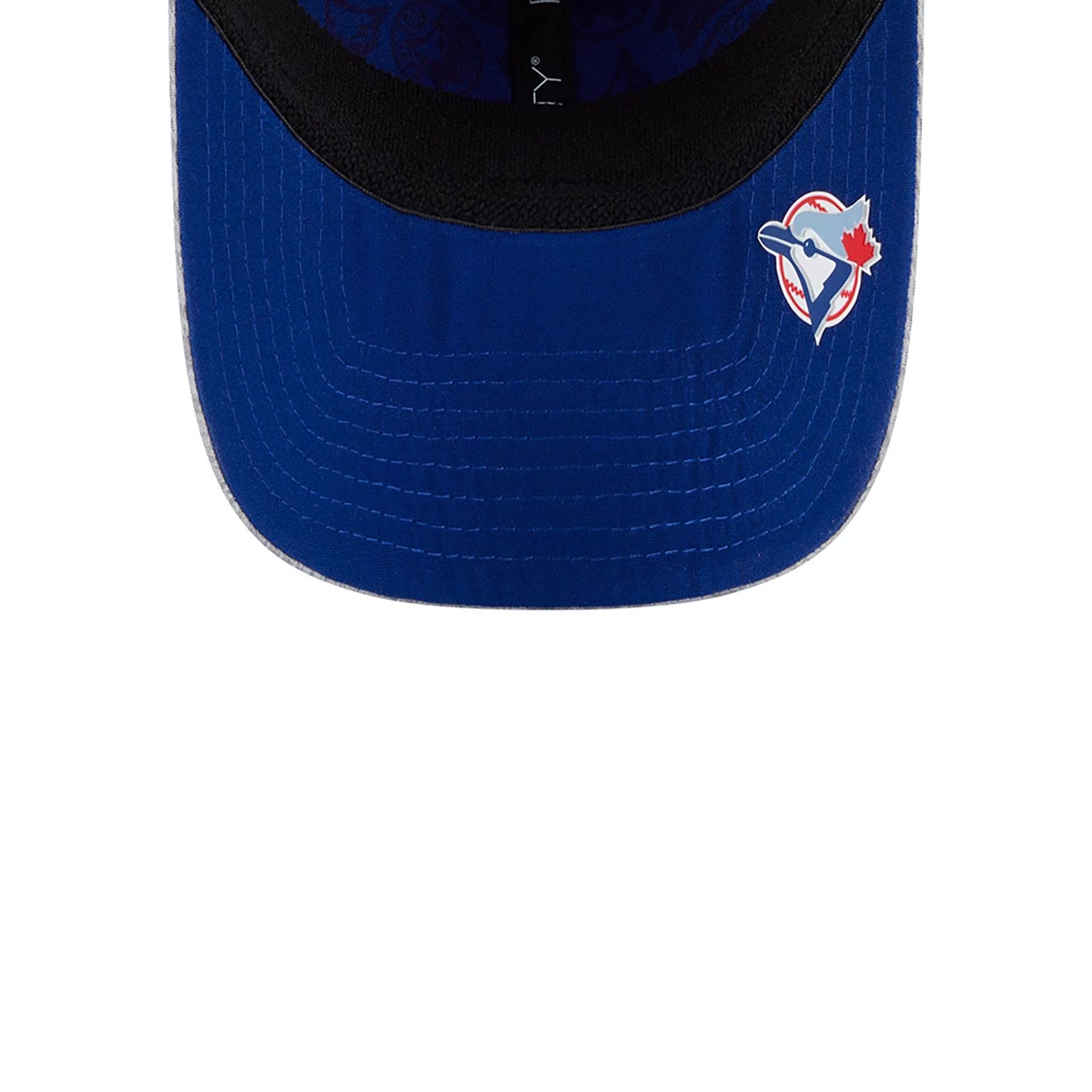 This is a Toronto Blue Jays Club House Grey 39THIRTY Stretch Fit Cap 2