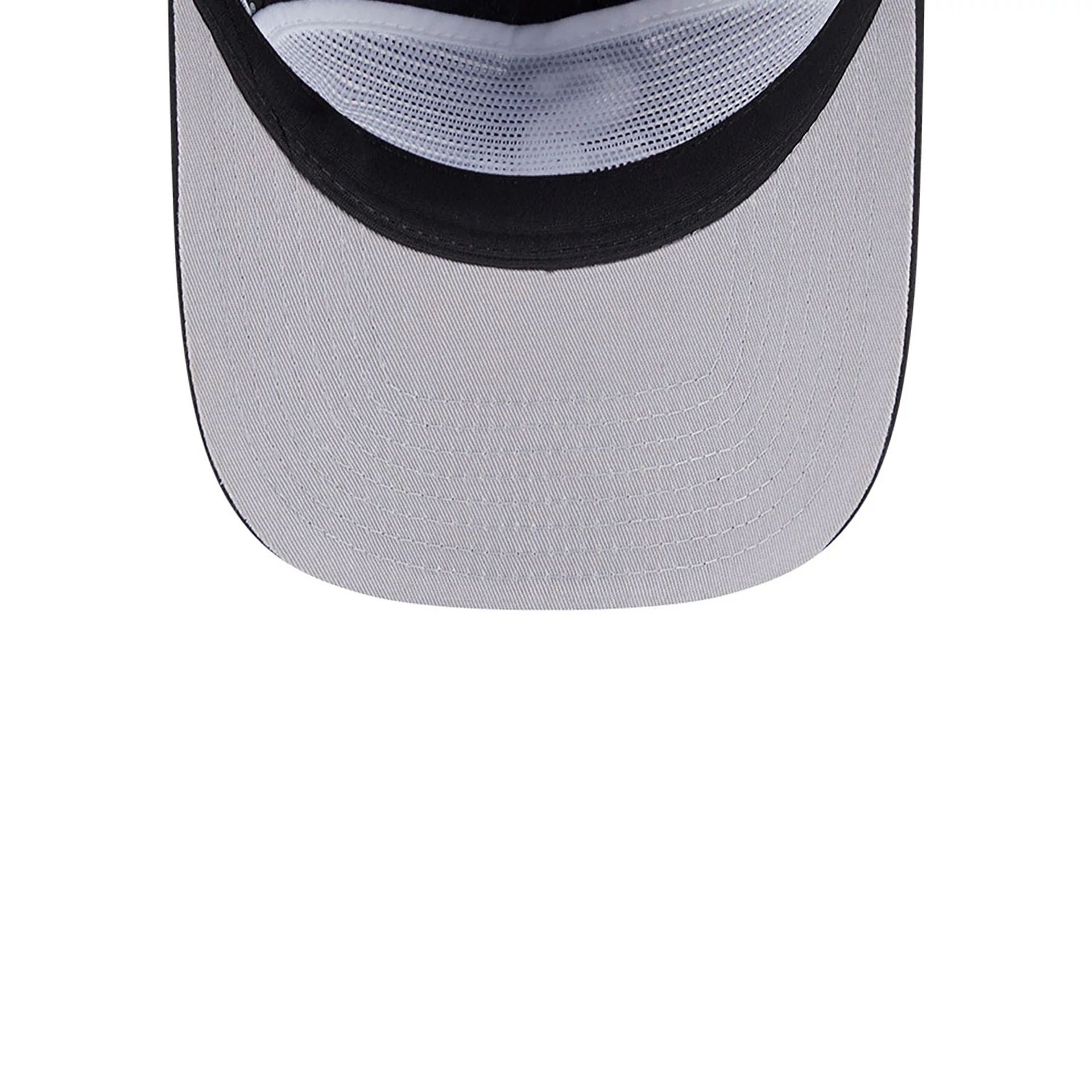 This is a Chicago White Sox Everyday Nylon Black Golfer Adjustable Cap 2