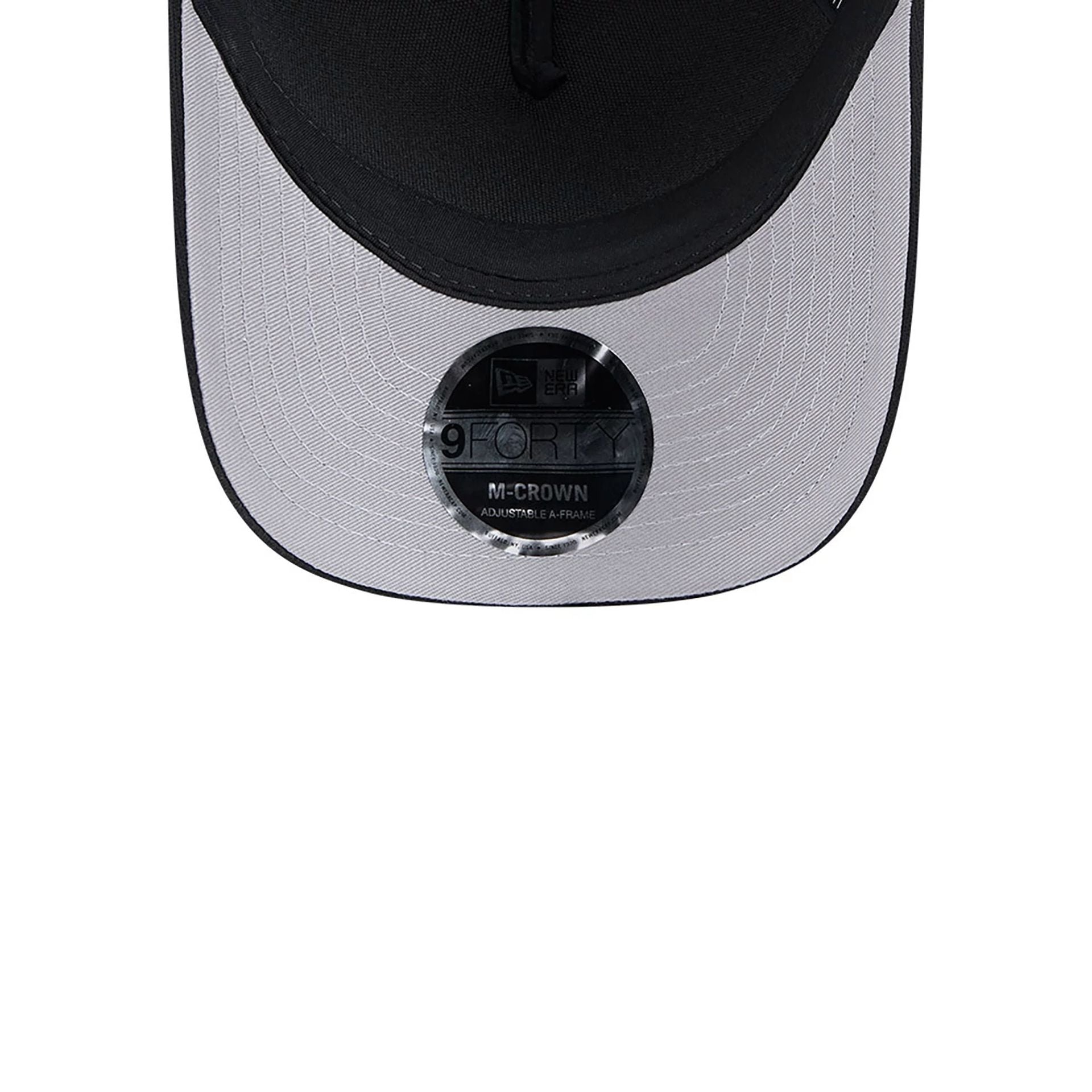 This is a New York Knicks Gradient Raceway Black 9FORTY M-Crown A-Frame Trucker Adjustable Cap 2