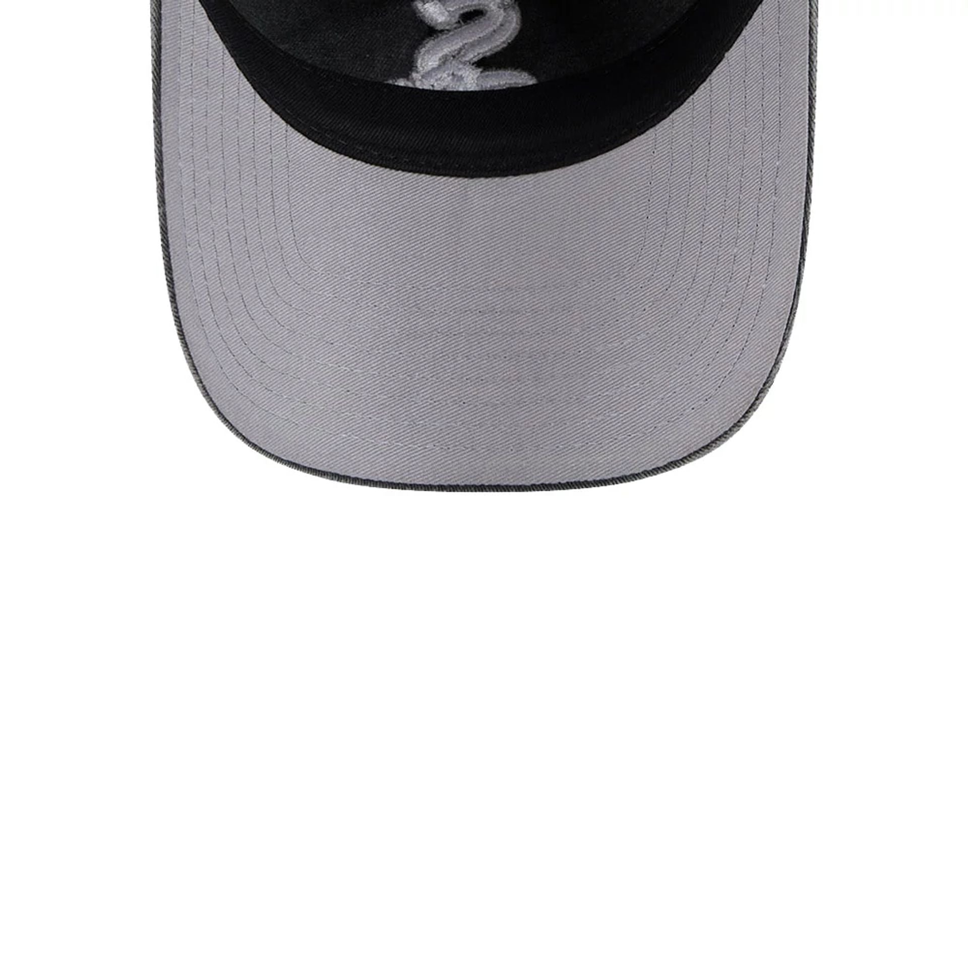 This is a Chicago White Sox Washed Contrast Black 9TWENTY Adjustable Cap 2