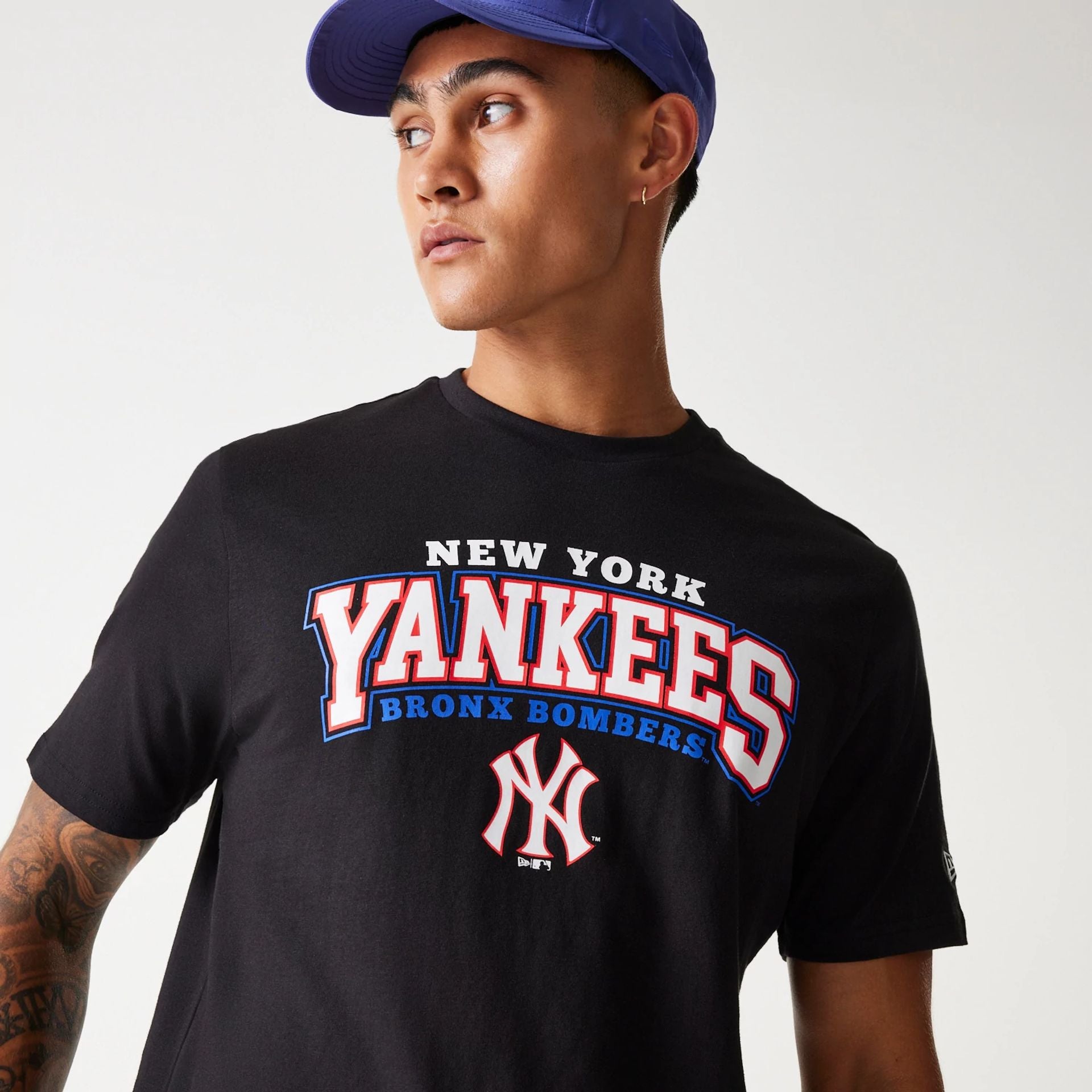 The Male model is wearing New York Yankees MLB Tricolour Logo Black T-Shirt 4