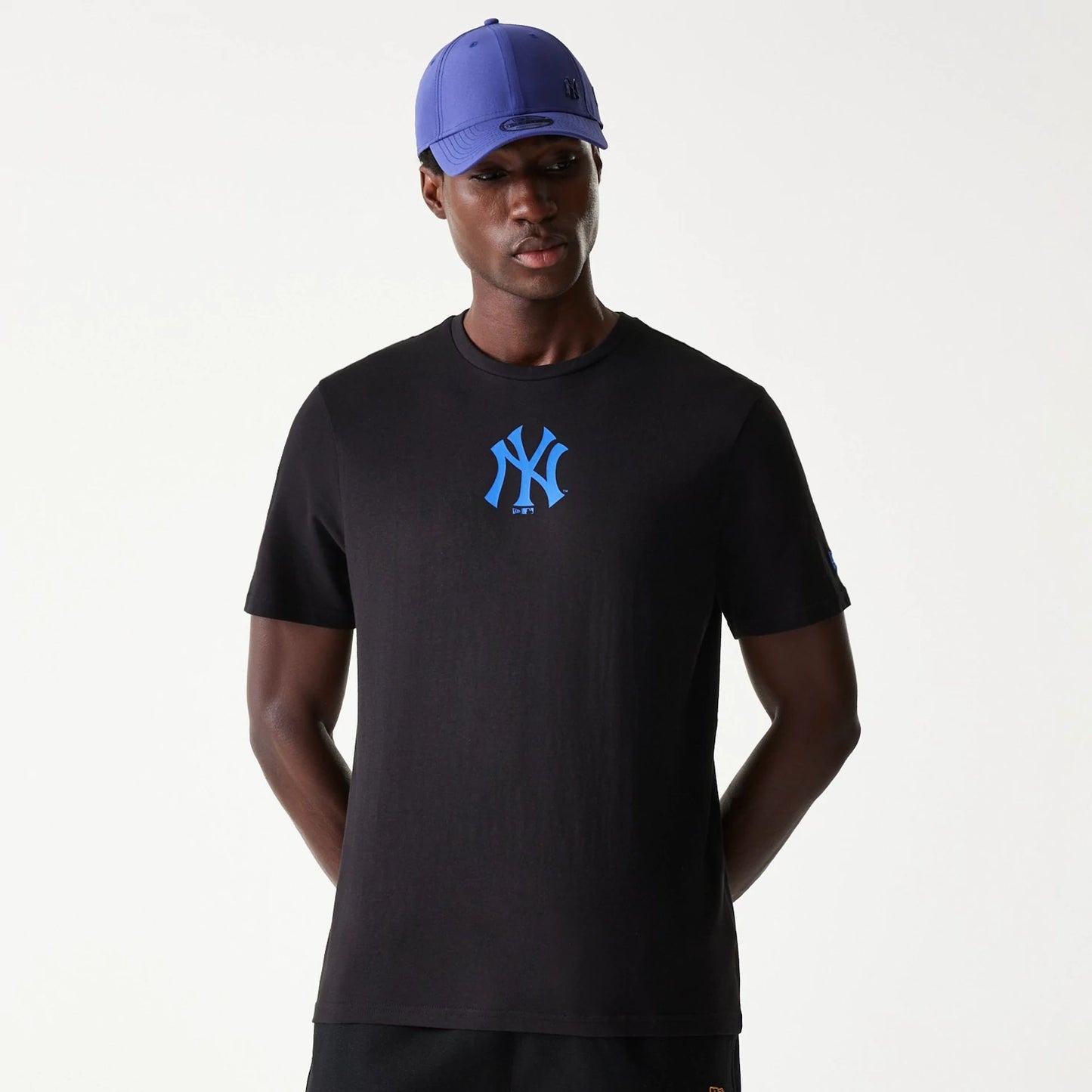 The Male model is wearing New York Yankees MLB Black T-Shirt 1