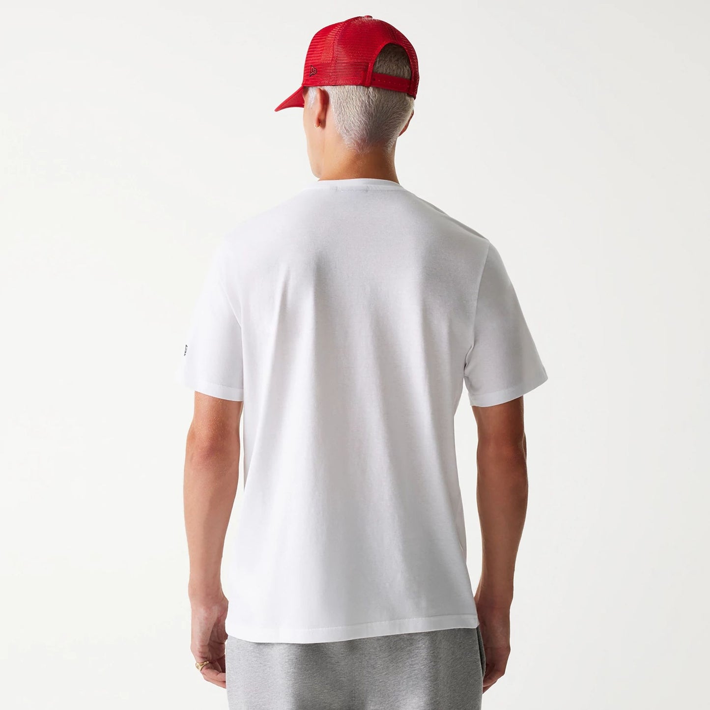 The Male model is wearing Chicago Bulls NBA White T-Shirt 2