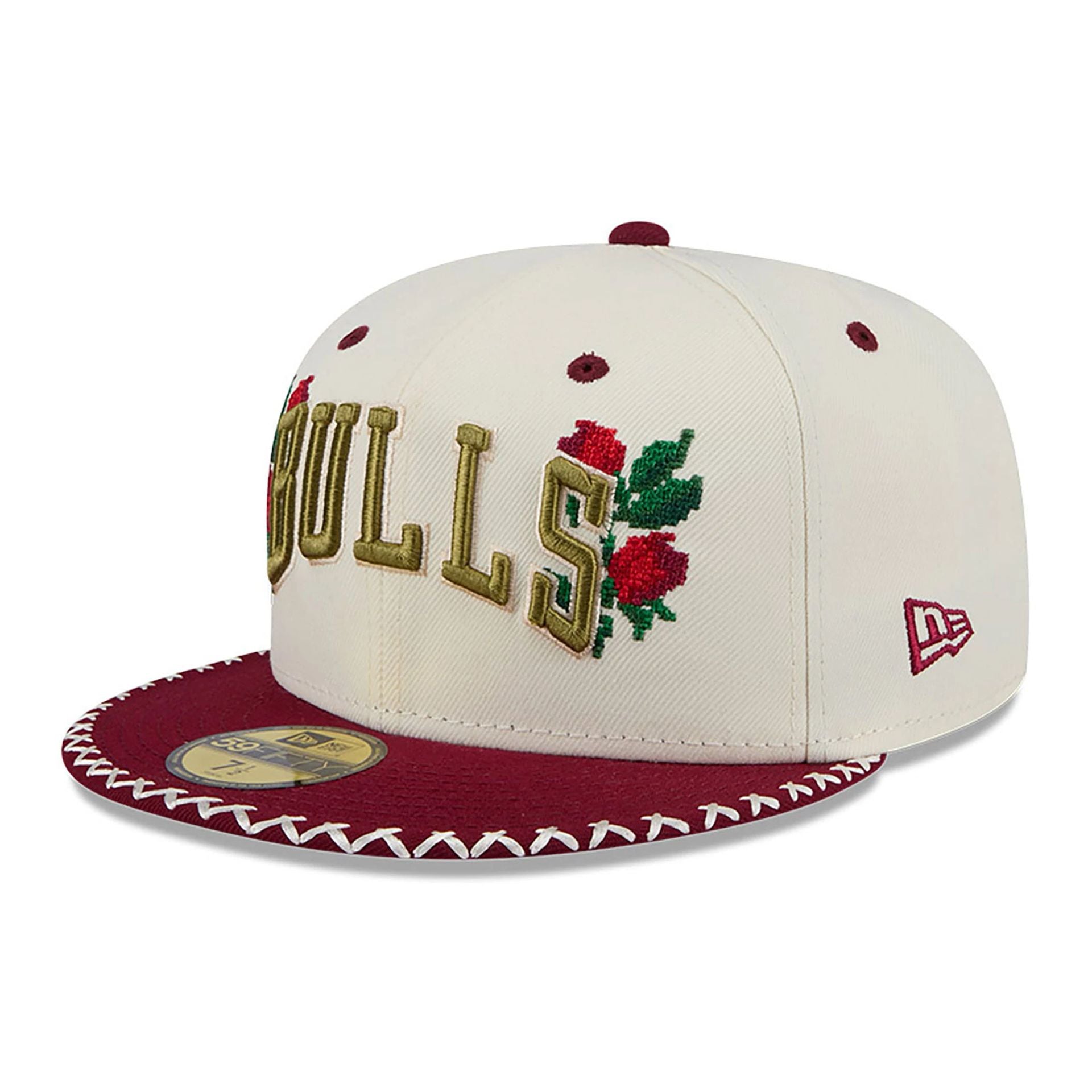 This is a Chicago Bulls Novelty Stitch White 59FIFTY Fitted Cap 1