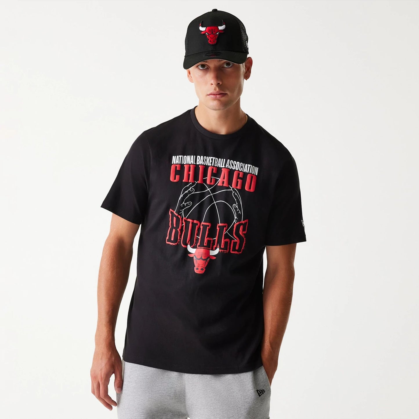 The Male model is wearing Chicago Bulls NBA Wordmark Black T-Shirt 1