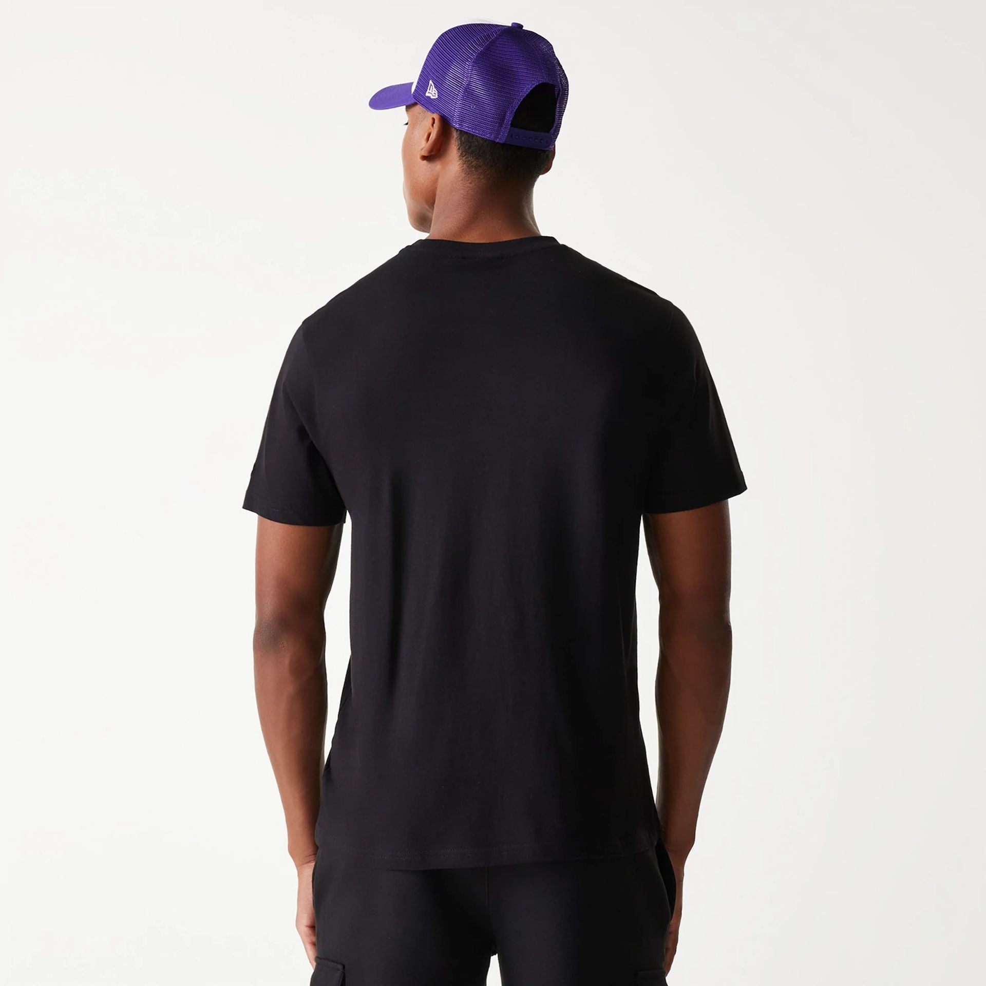 The Male model is wearing LA Lakers NBA Wordmark Black T-Shirt 2