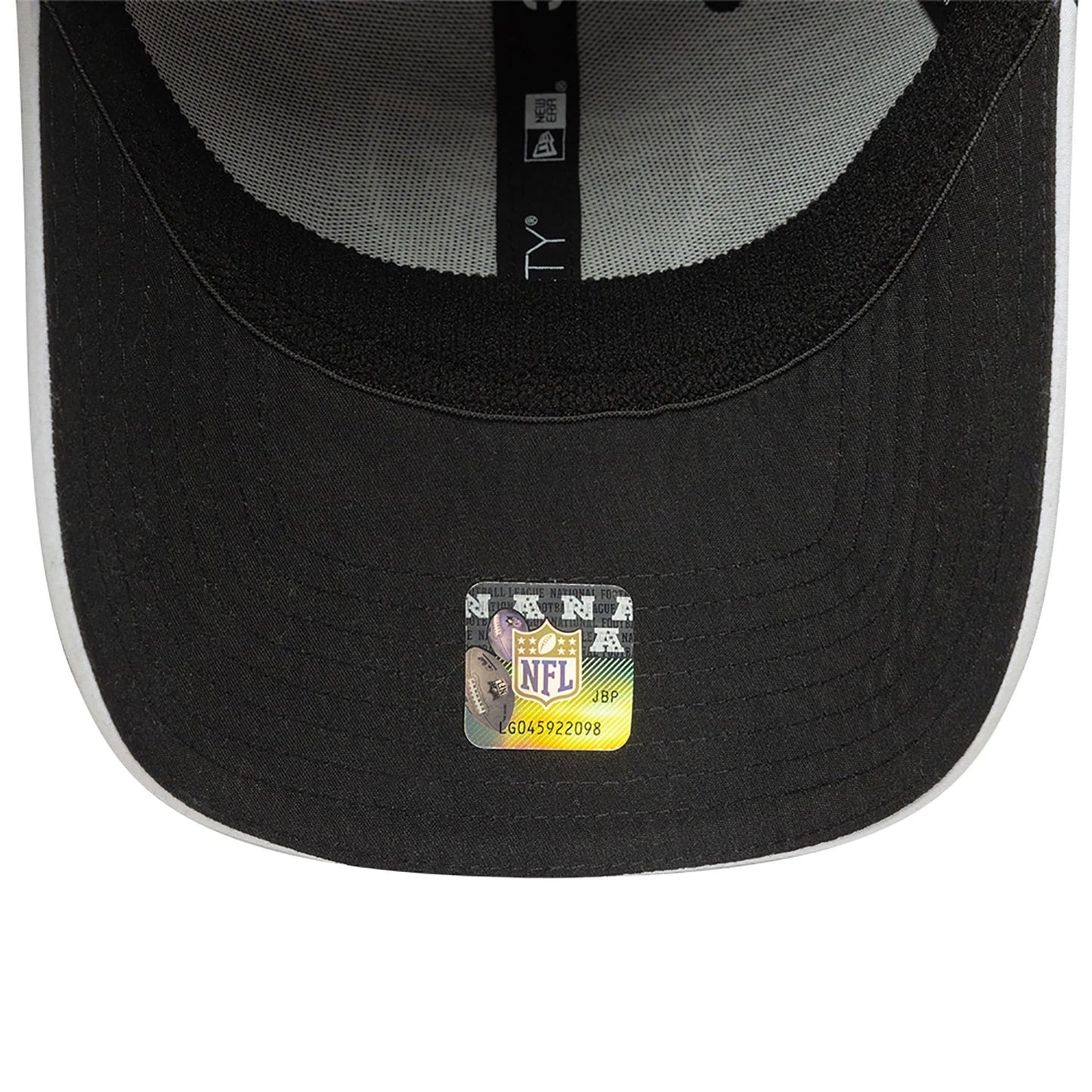 This is a Las Vegas Raiders Team Colour Black 39THIRTY Stretch-Fit Cap 5