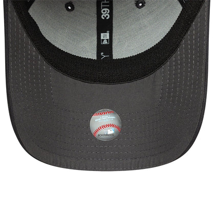 This is a New York Yankees Team Colour Dark Grey 39THIRTY Stretch-Fit Cap 4